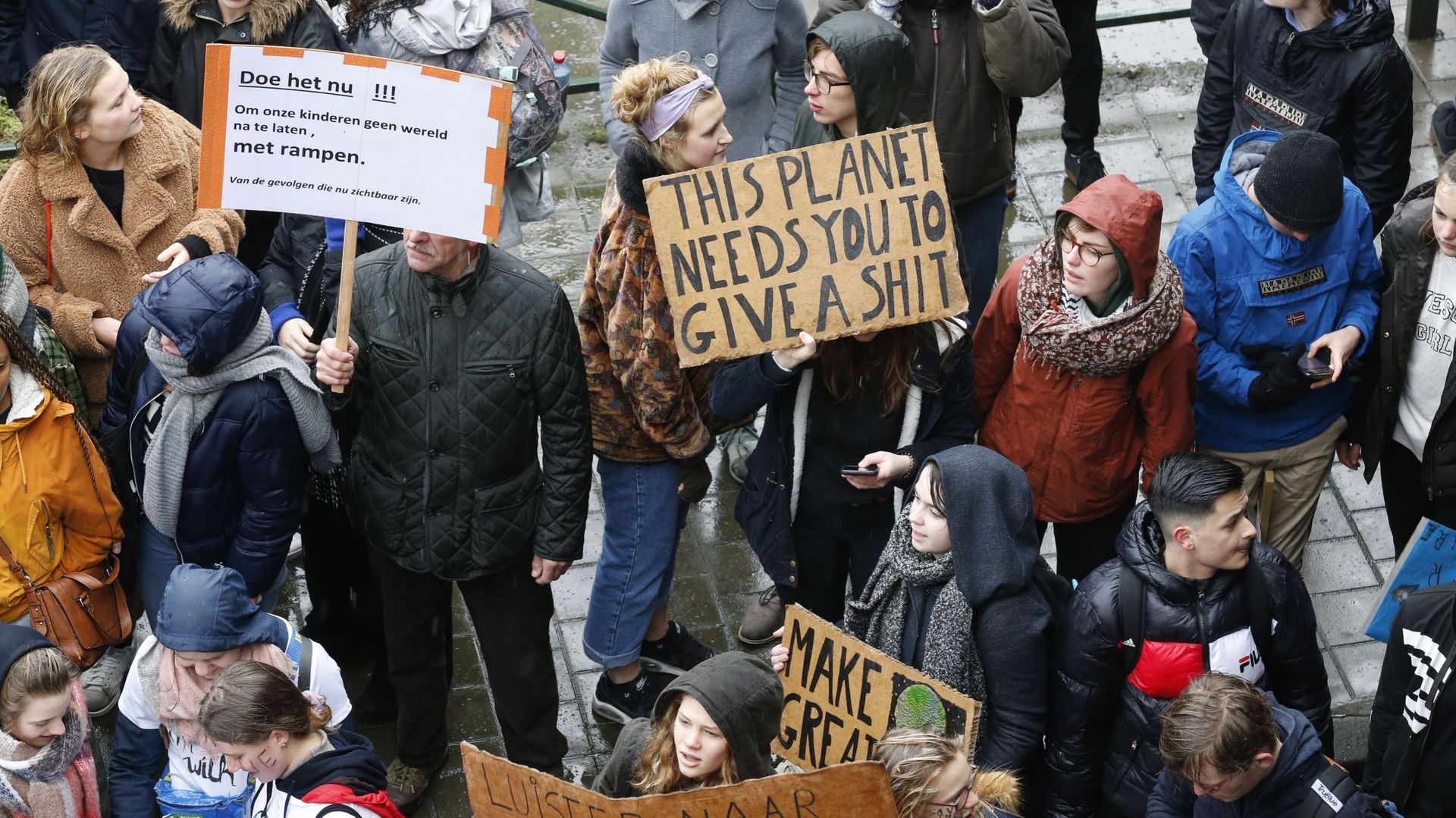 Plus de 12.500 élèves ont marché dans les rues de Bruxelles pour le climat 