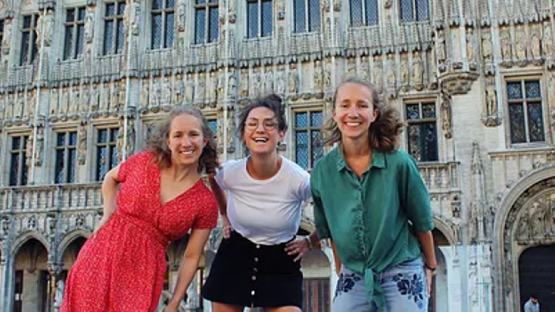 Trois copines avides de partager leurs connaissances sur Bruxelles