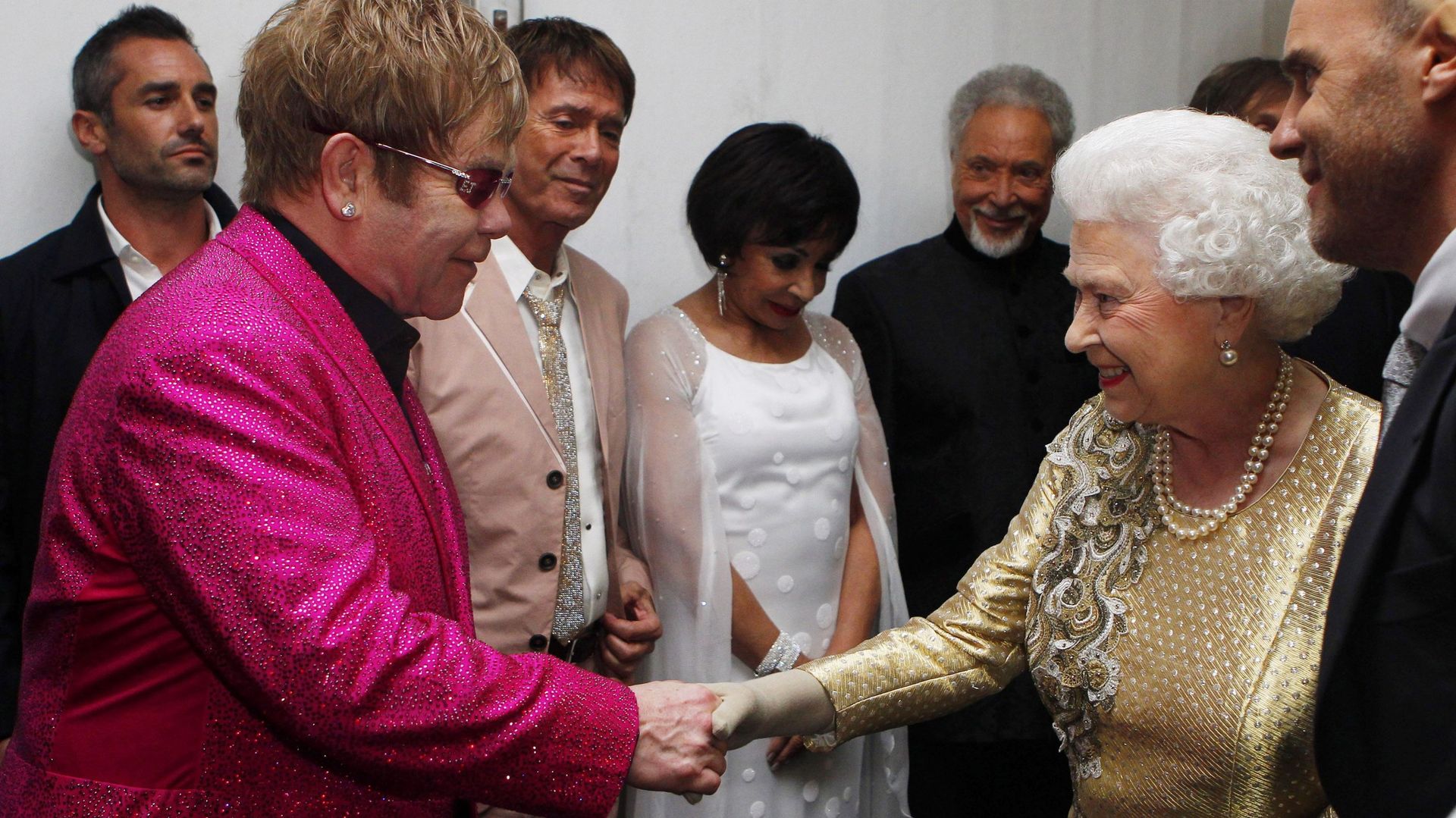 Elton John avec la Reine Elizabeth II au Jubilé de Diamant en 2012
