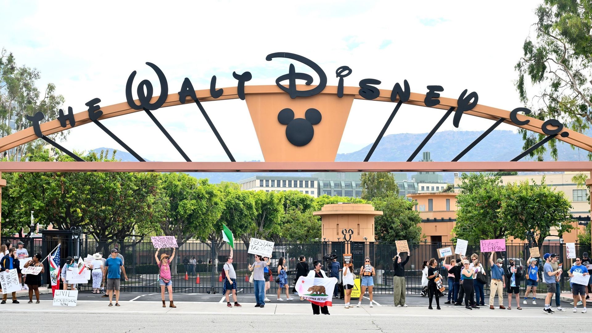 Disney : les appels au boycott se multiplient après la suspension de Jimmy Kimmel