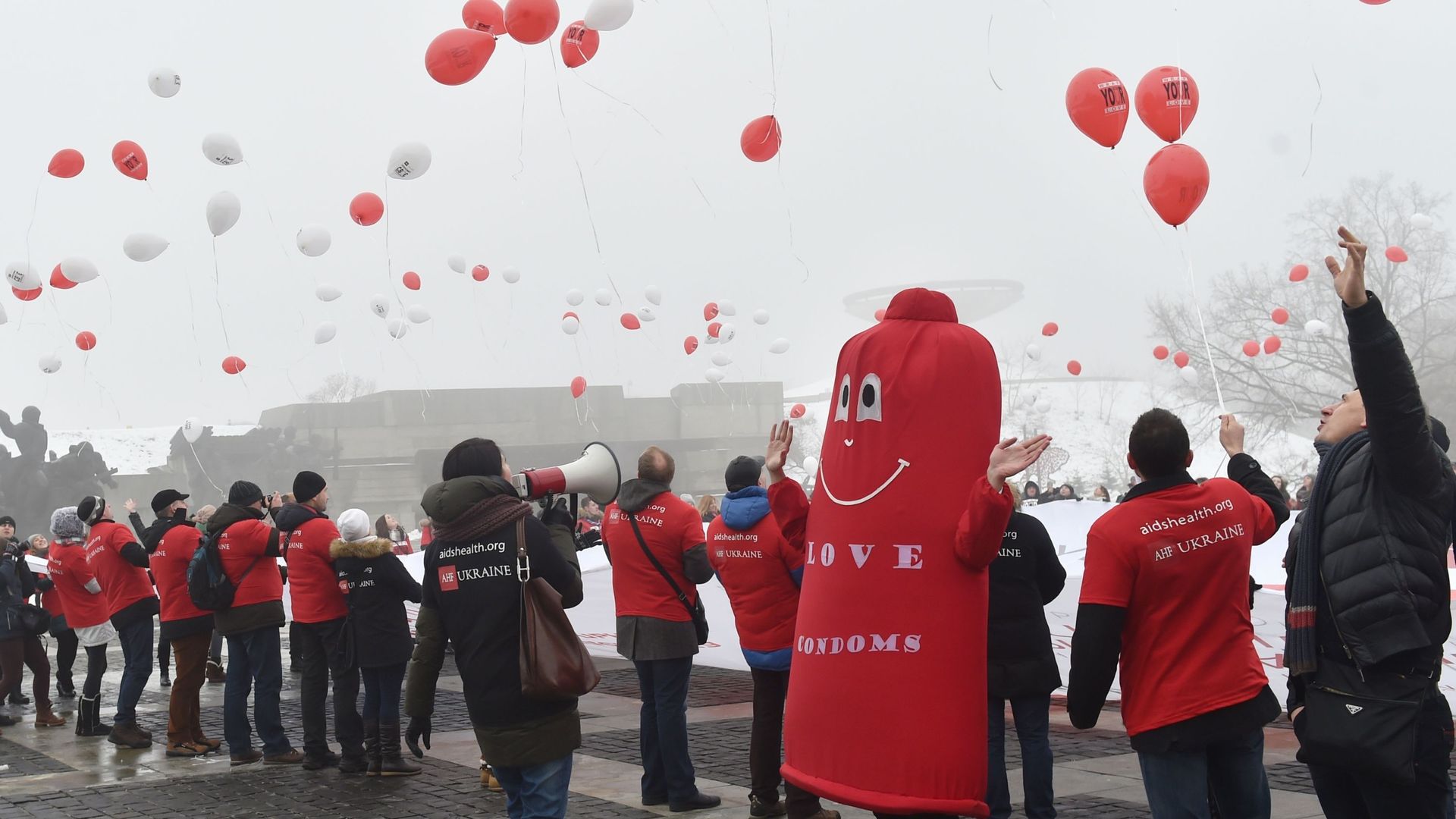 Des étudiants ukrainiens manifestent lors de la journée mondiale de lutte contre le sida