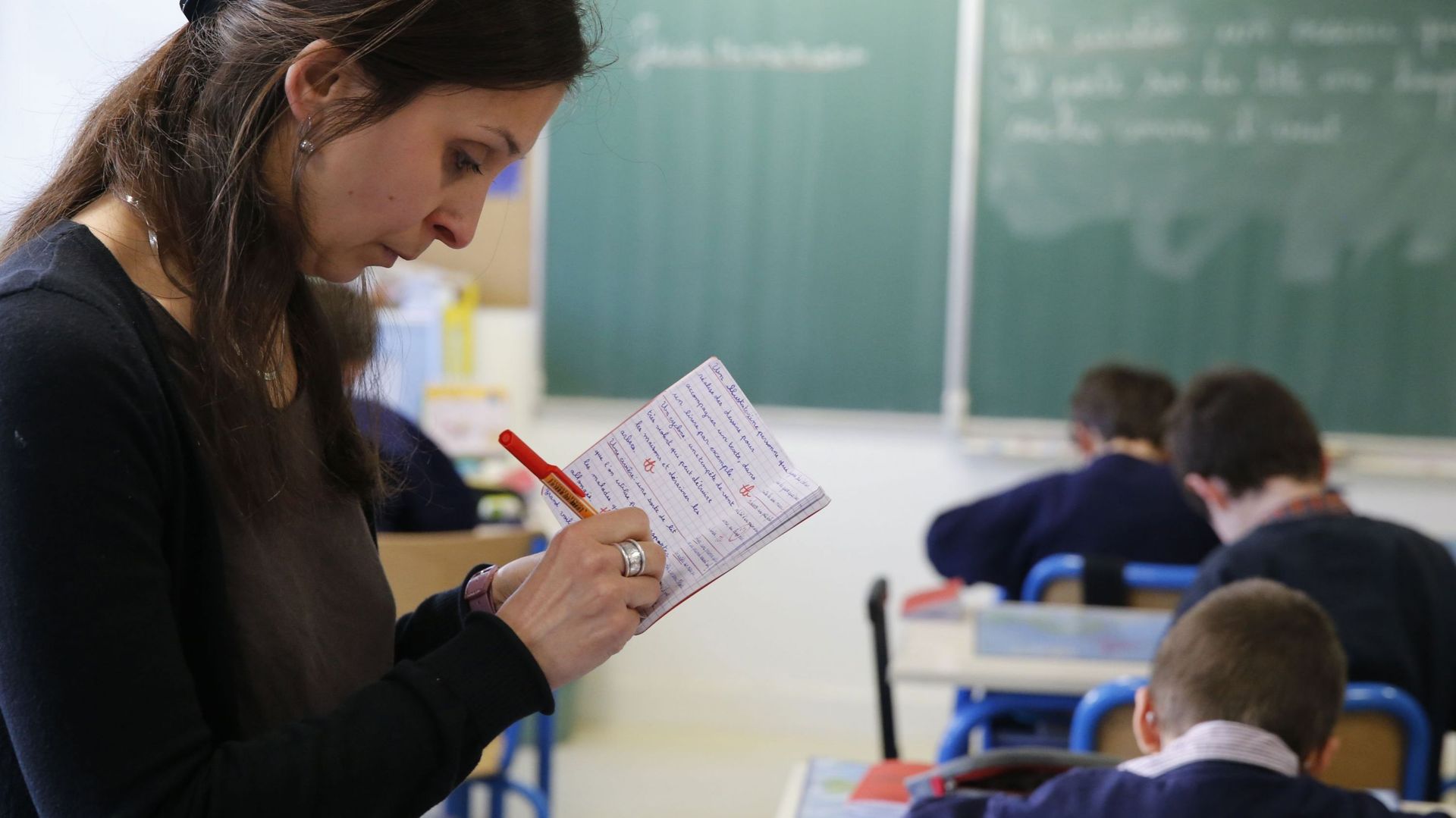 Certains profs vont devoir passer plus de temps en classe… Combien d’heures travaillent-ils déjà réellement ?