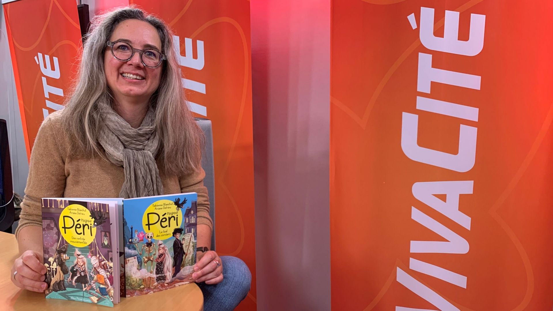 Fabienne Blanchut est venue présenter "Les aventures de Magique Péri" au micro de Julie VanH !