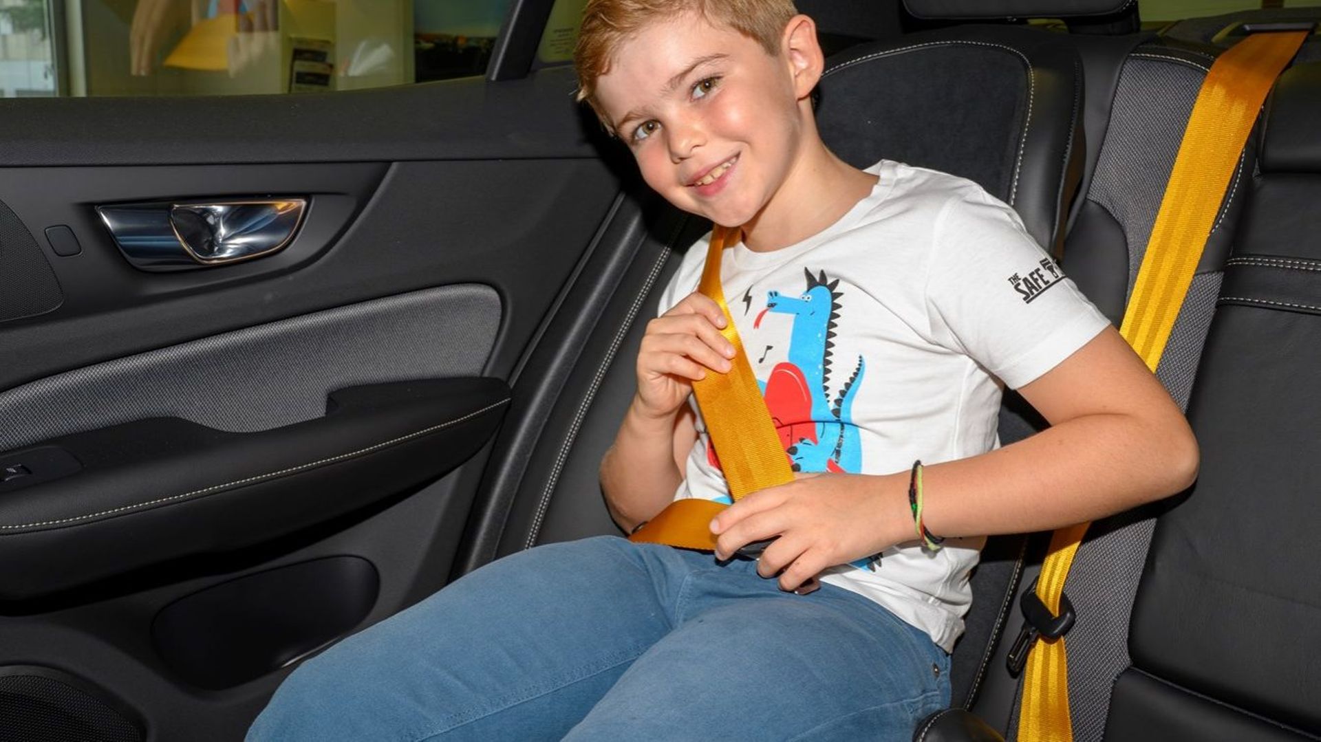 Volvo présente ses propres T-shirts pour inciter les enfant à ne pas oublier de mettre leur ceinture de sécurité.