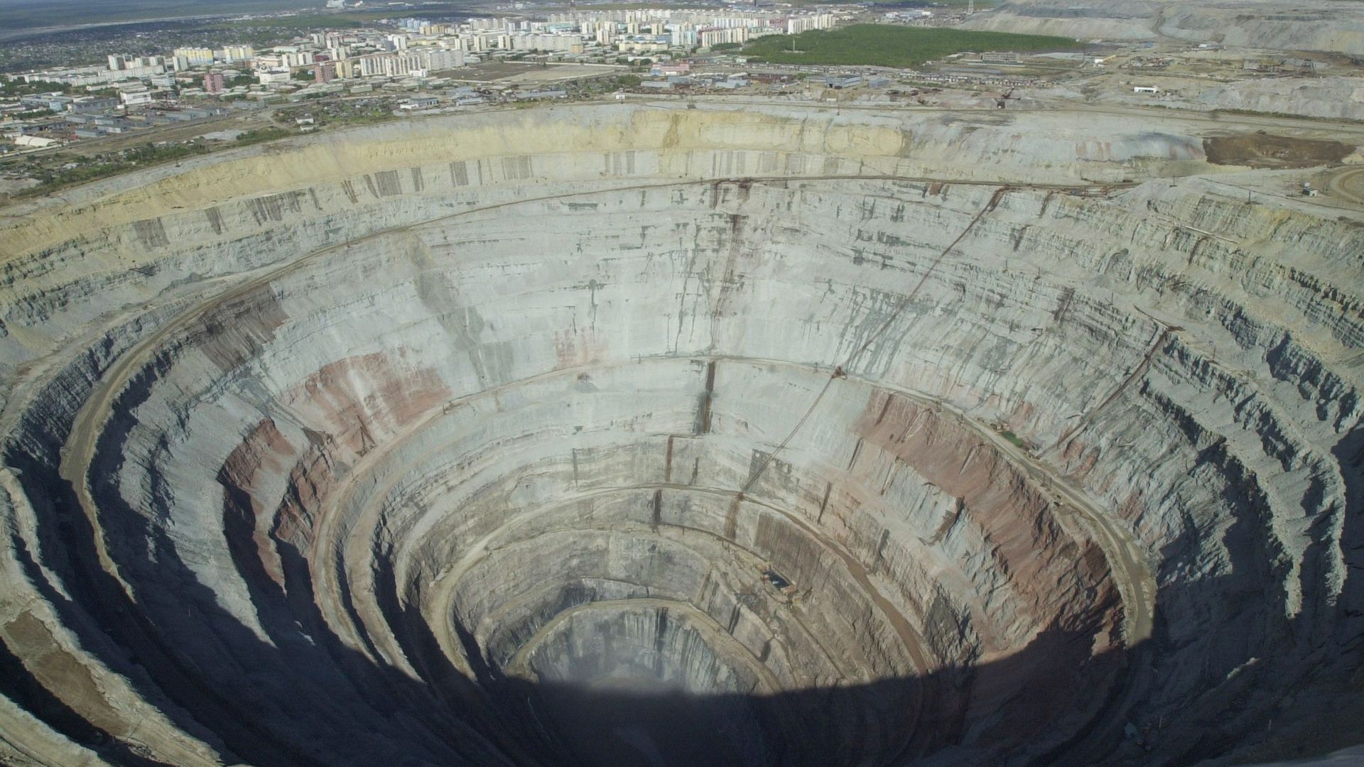La minute insolite : un des plus grands trous artificiels du monde se trouve en Sibérie