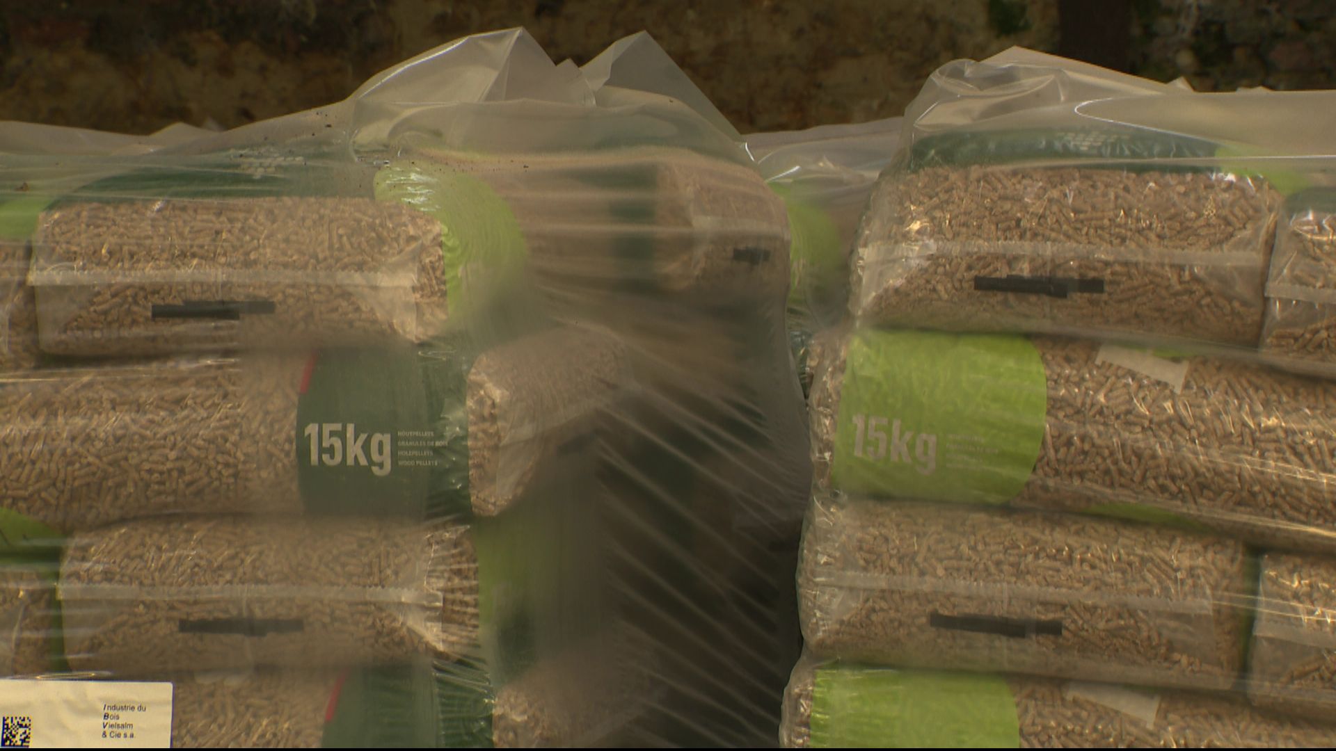 Des sacs de pellets dans un entrepôt à Flawinne.