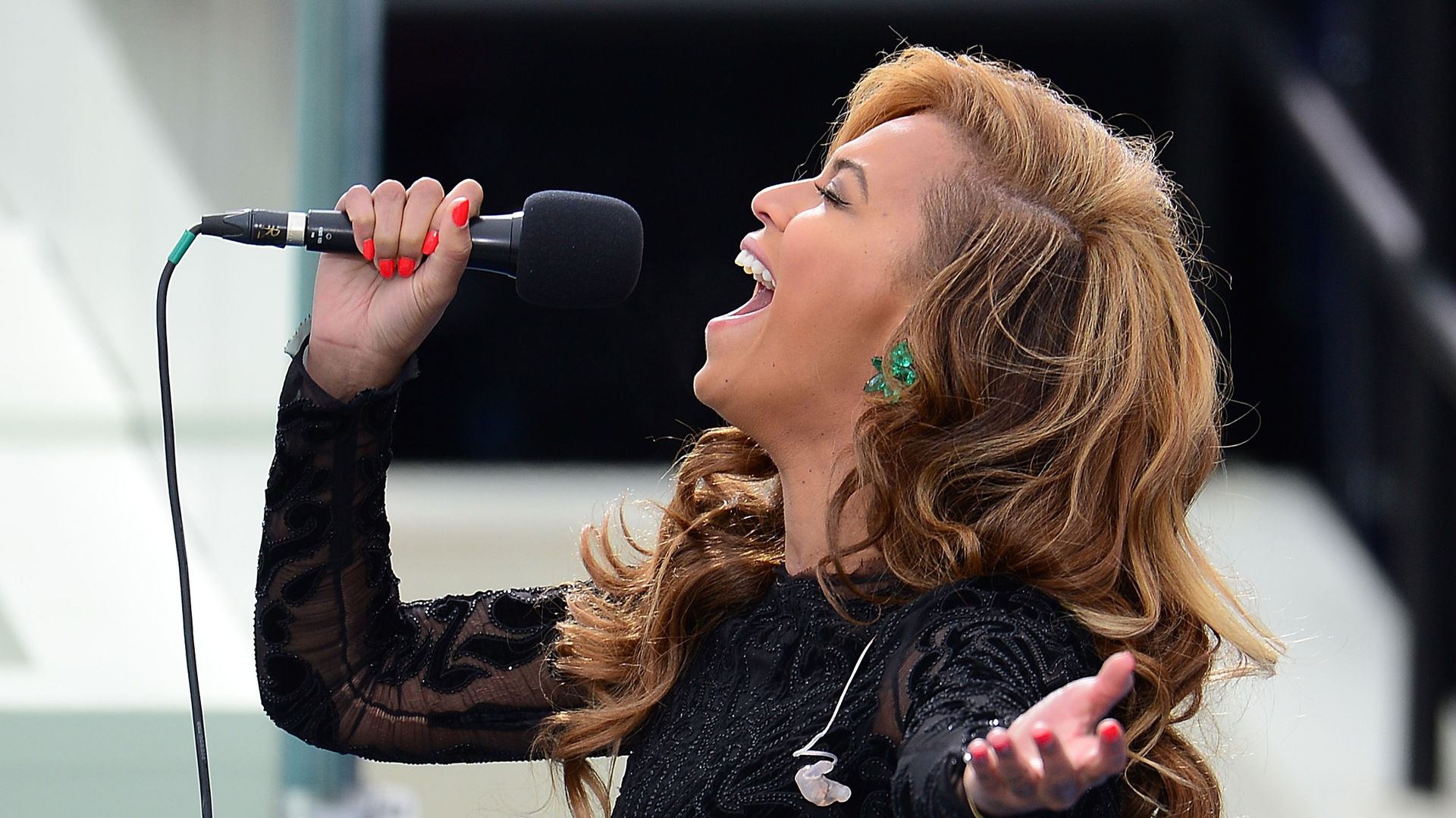 Beyoncé sort un album-surprise sur iTunes