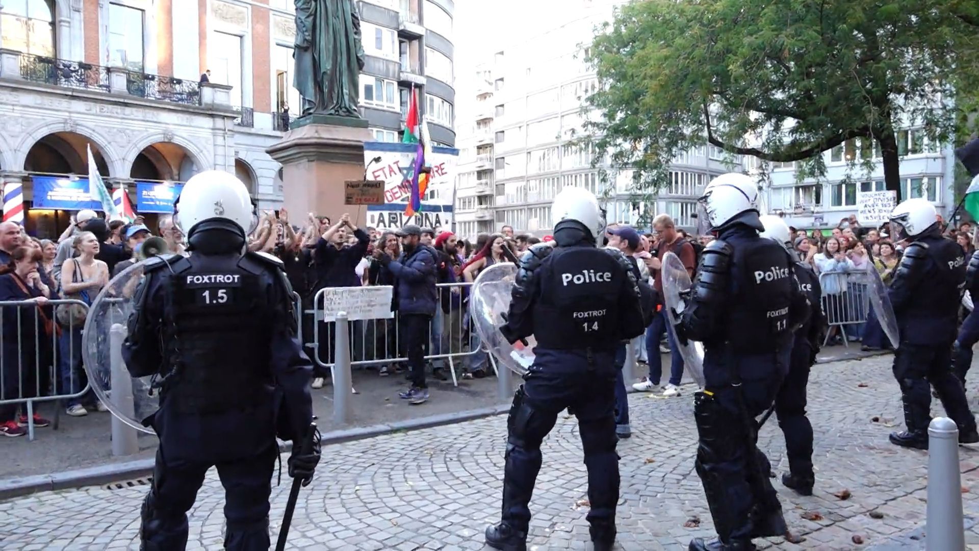 Soirée d'hommage à Jean Gol à l'ULiège : 12 policiers blessés en marge de la réunion MR, Diana Nikolic appelle "à faire redescendre la pression"