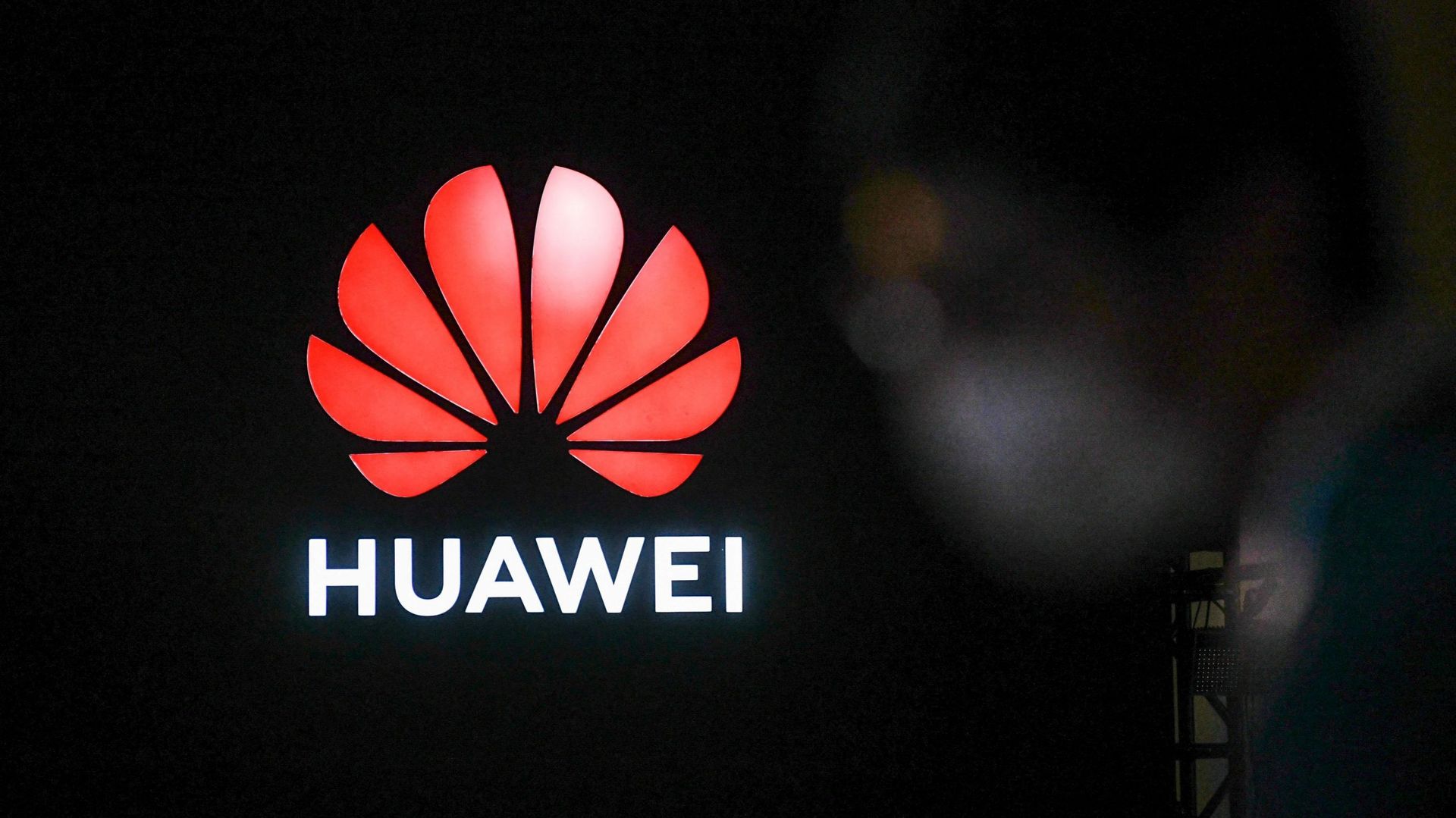 Pays-Bas: Huawei a pu écouter les conversations des clients de l'opérateur KPN