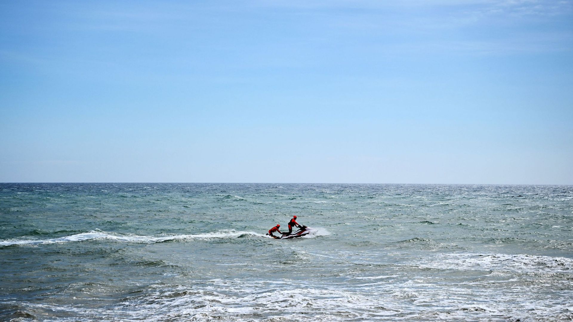 Un sauveteur en jet-ski en Méditerrannée