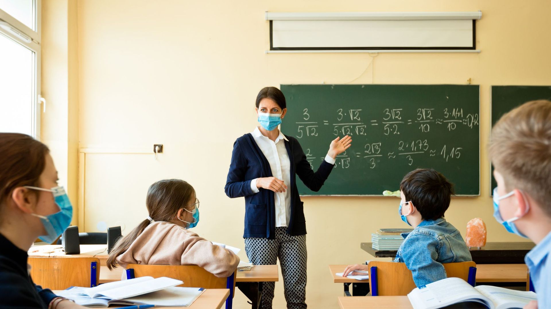 Pour les enseignants, le port du masque en permanence pourrait être dangereux 