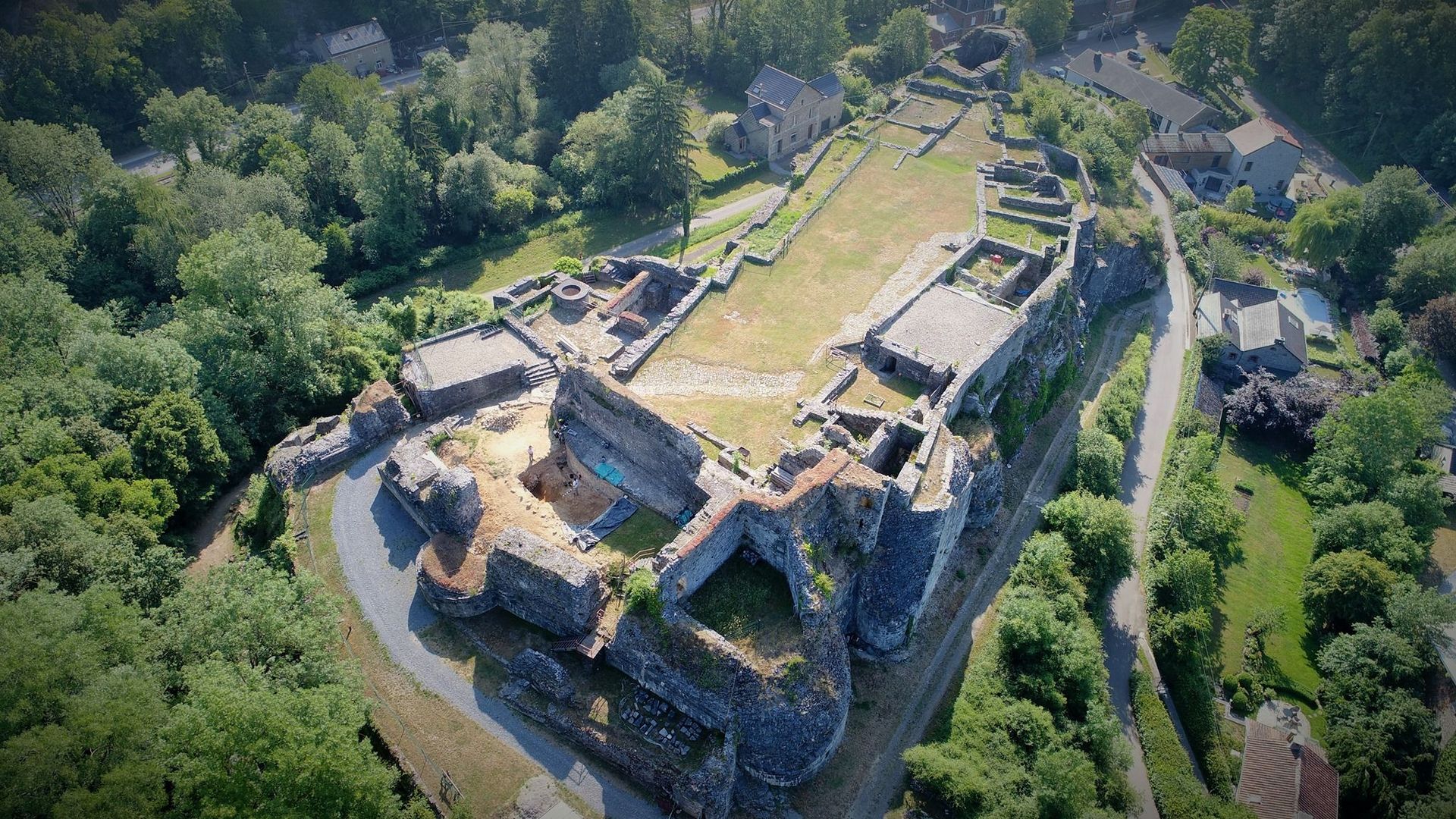 La forteresse médiévale des bords de la Mehaigne