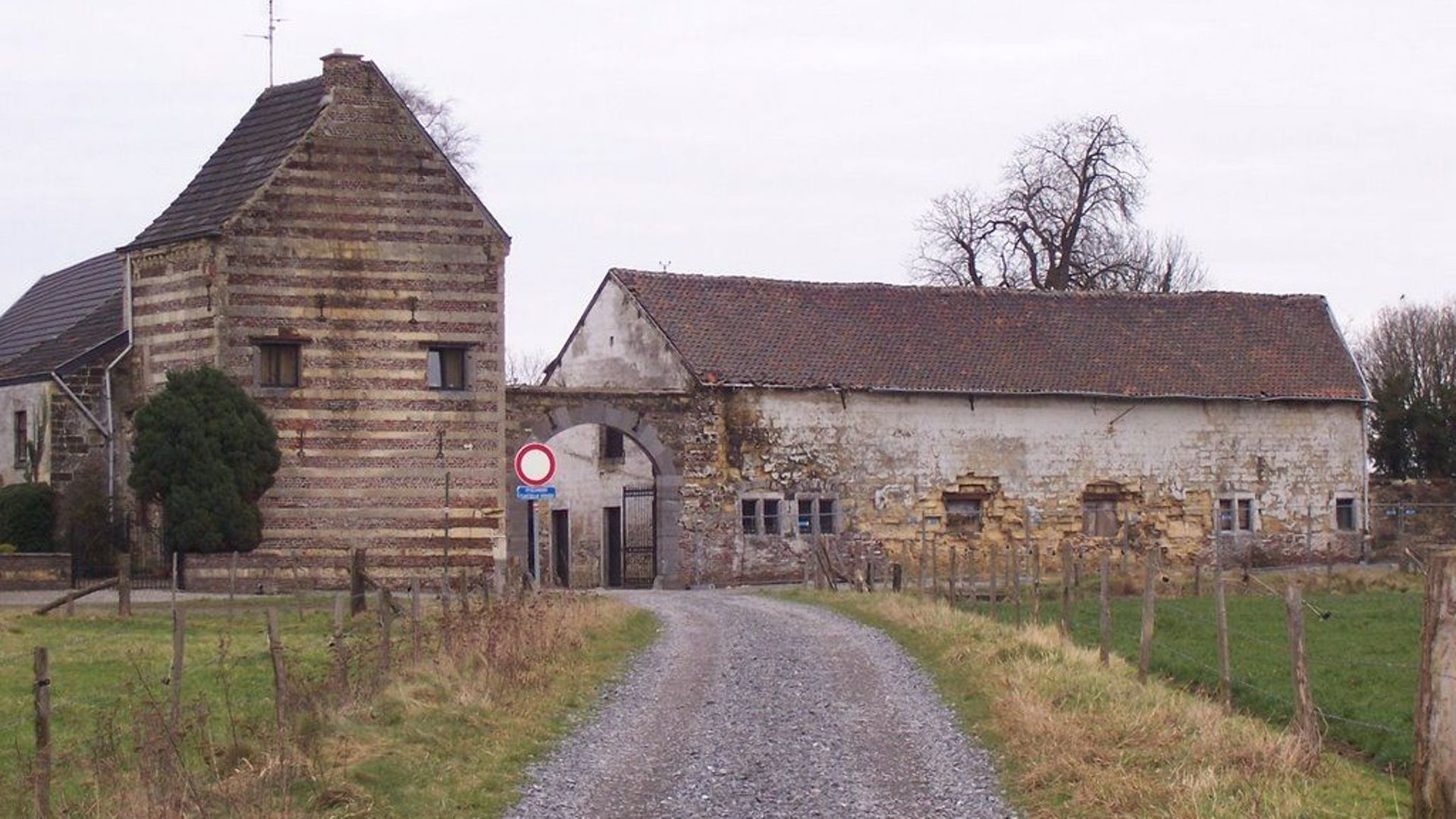 La ferme qui date en partie du 17e siècle devrait héberger, à terme, un point d’accueil d’écotourisme.