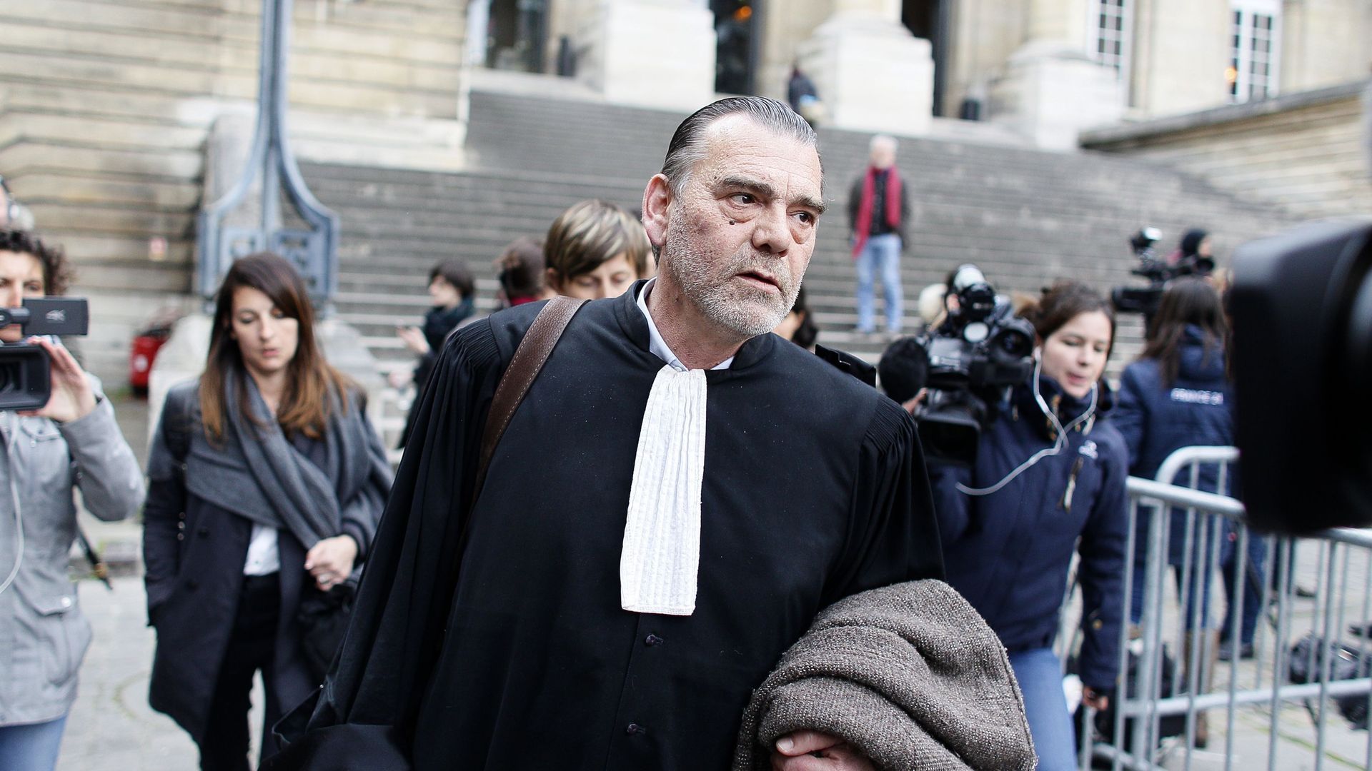 Attentats à Paris: les frais de l'avocat français de Salah Abdeslam pris en charge par la France
