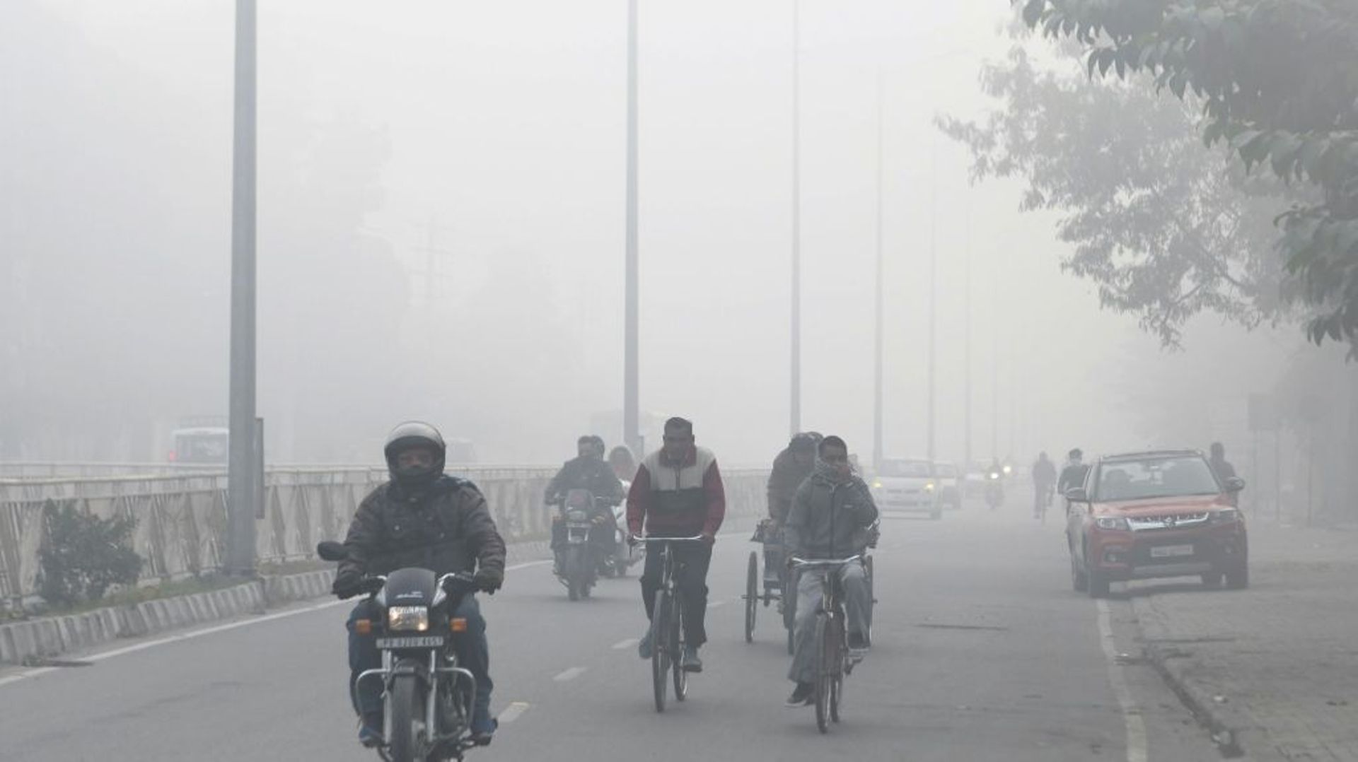 Brouillard de pollution à Amritsar en décembre 2019, en Inde