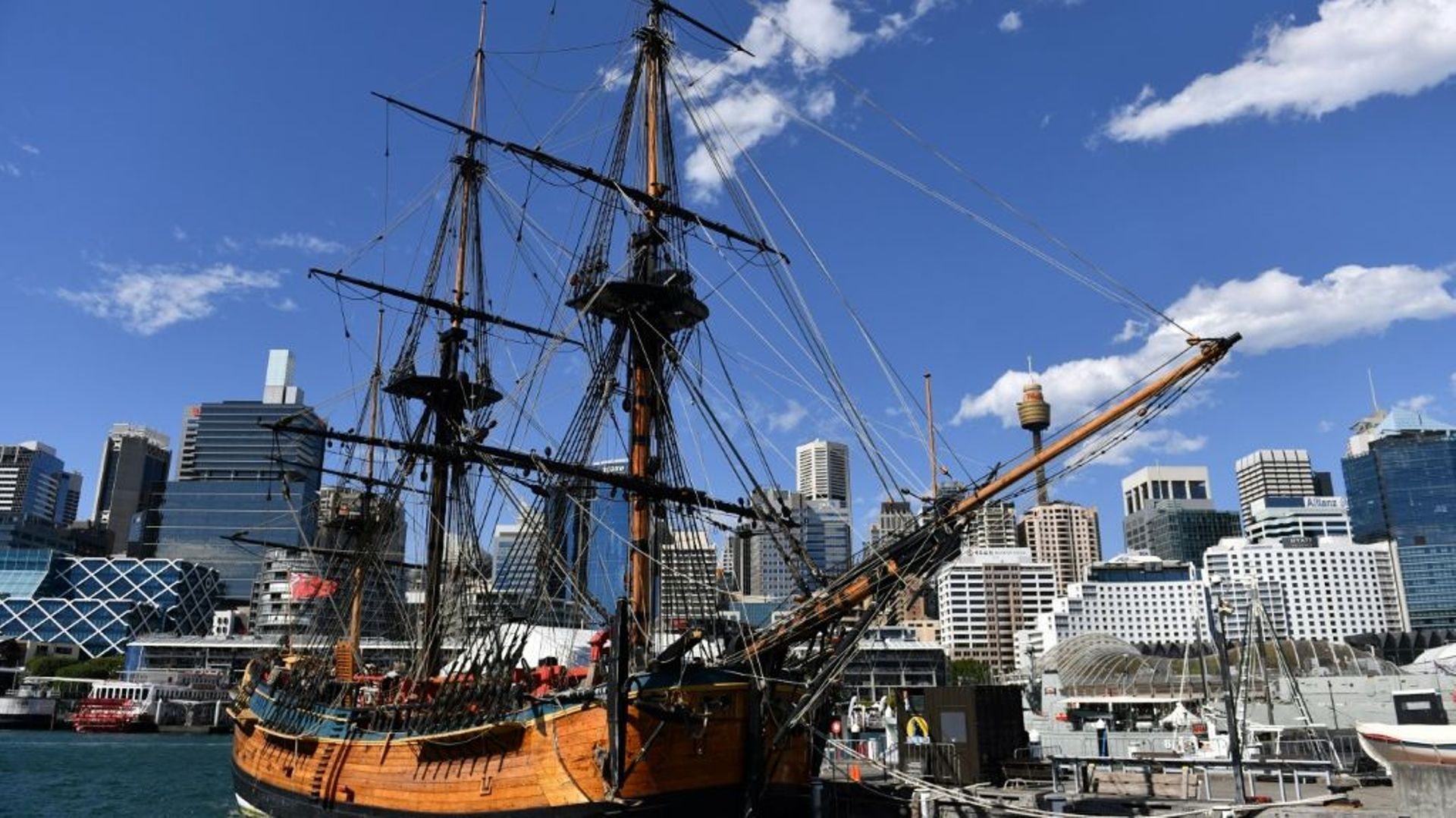 Une réplique du célèbre navire du capitaine James Cook, l’Endeavour, au musée national maritime en septembre 2018 à Sydney, en Australie