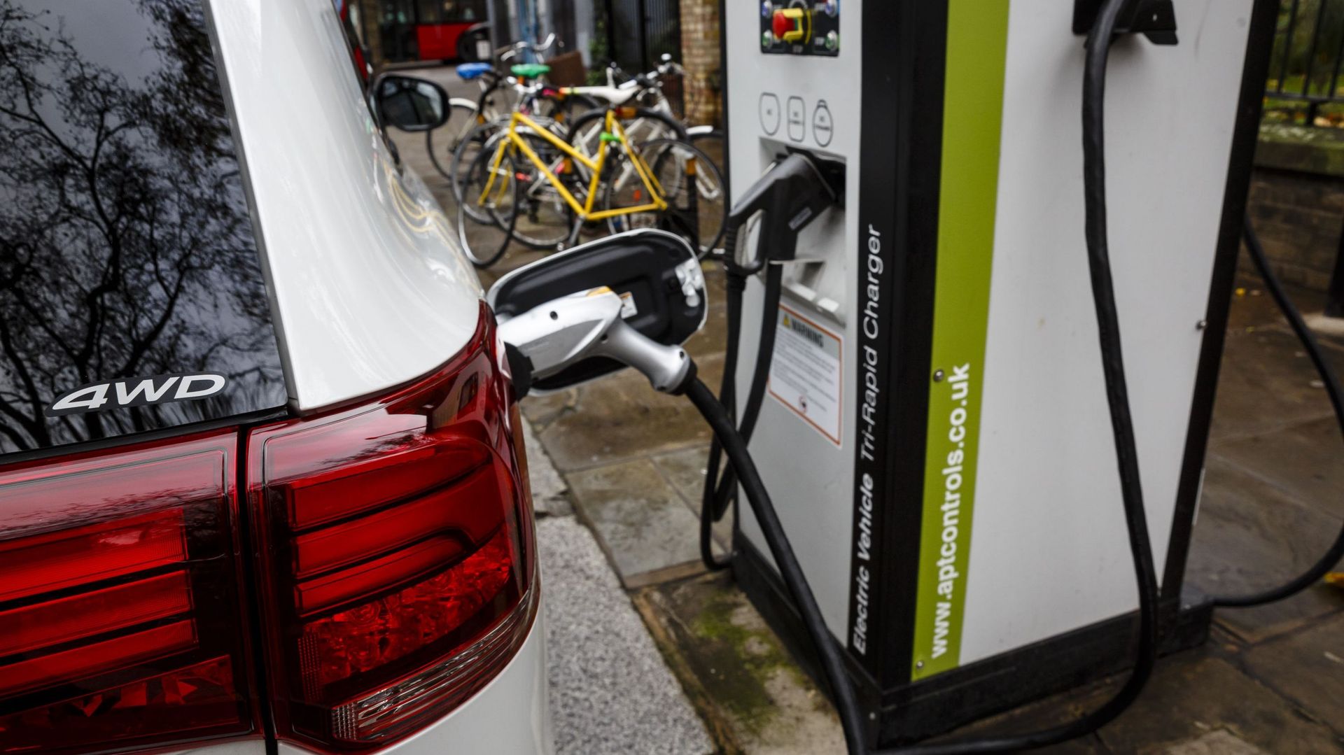 voitures-electriques-la-flandre-veut-installer-30000-bornes-de-chargement-supplementaires-d-ici-a-2025