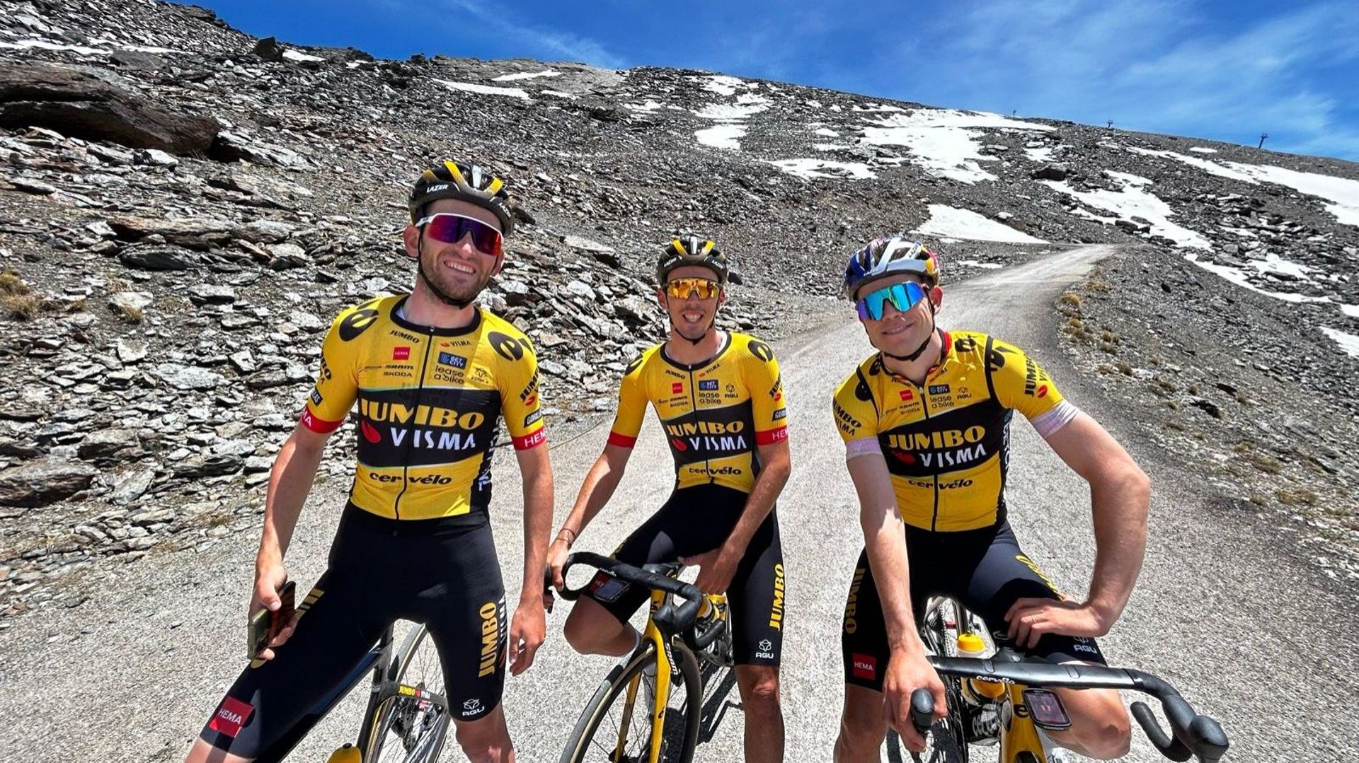 Van Aert, Benoot et Laporte en stage de préparation en Sierra Nevada. 