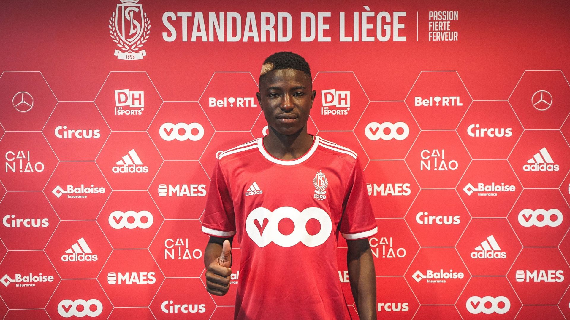 Pathé Mboup rejoint le Standard.