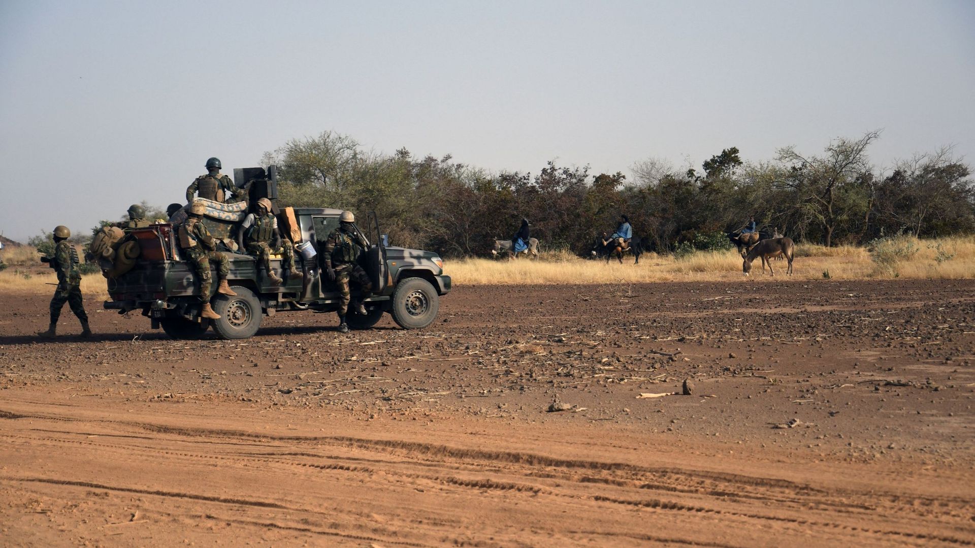 Un détachement d'éléments des forces spéciales anti-djihadistes "Almahaou" (Tourbillon) patrouille le 6 novembre 2021 dans la région de Tillaberi (ouest du Niger), théâtre d'actions meurtrières de djihadistes présumés depuis le début de l'année. 