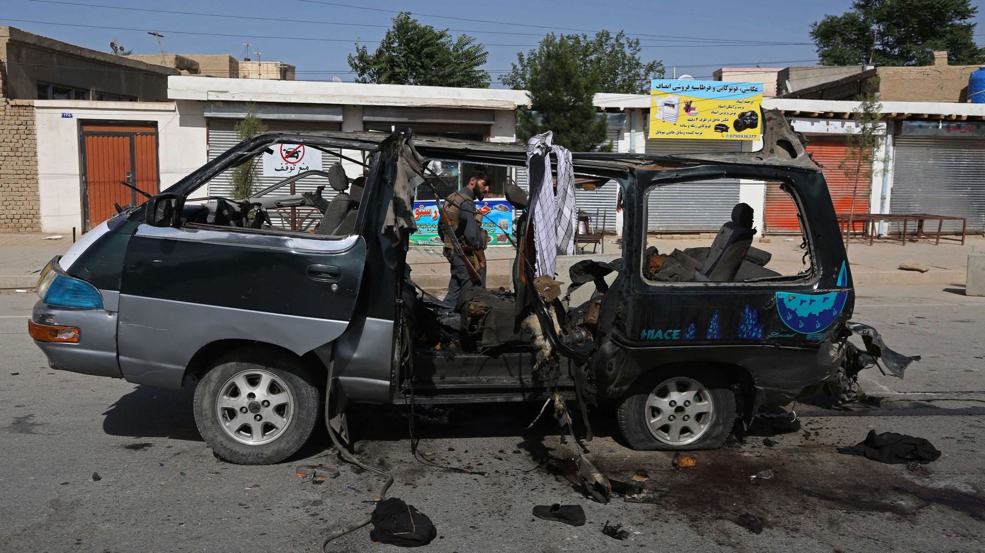Minibus touché par une explosion le 3 juin 2021, à Kaboul