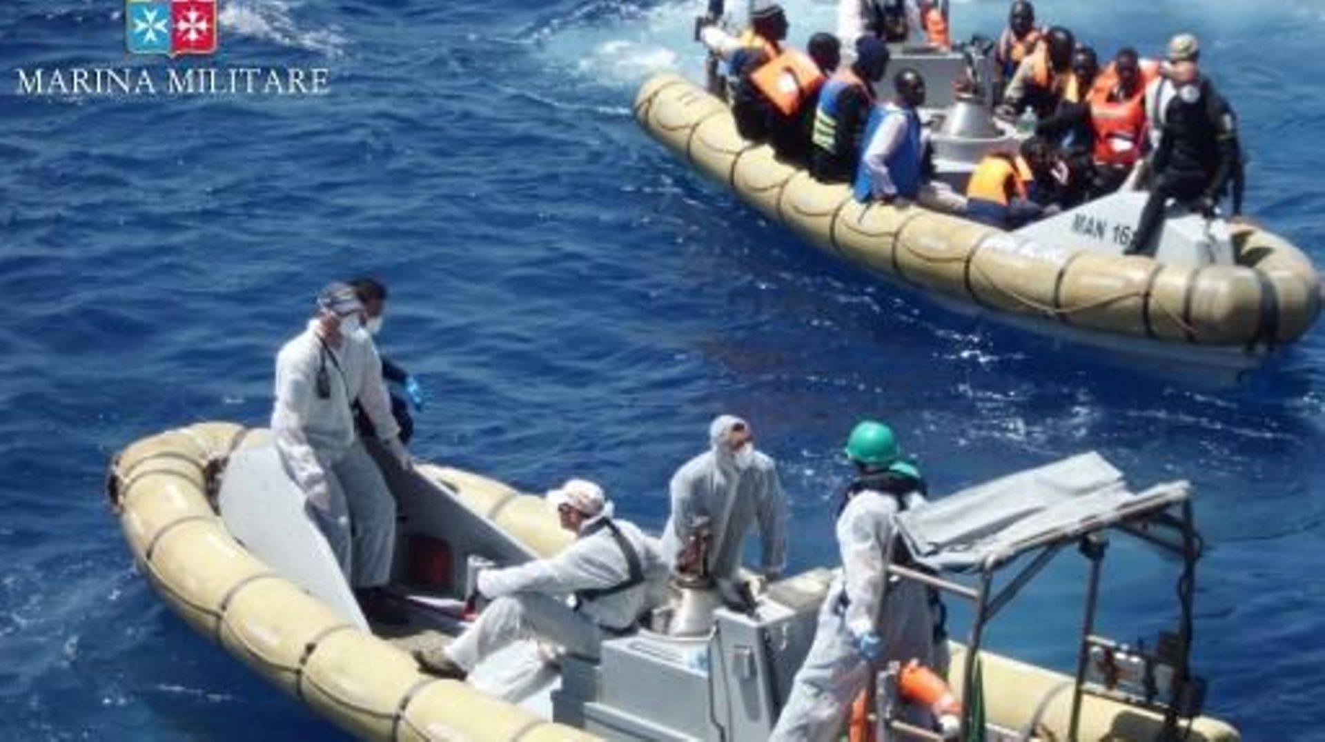 Italie: une trentaine de cadavres découverts sur un bateau de migrants