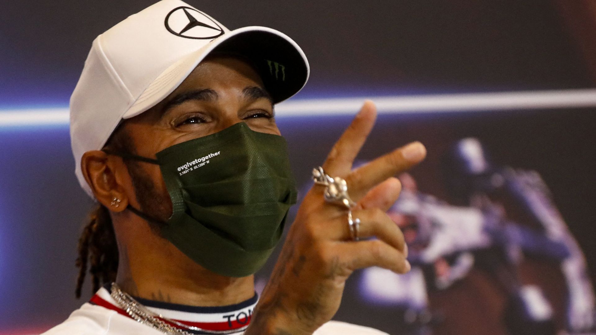 Lewis Hamilton : le sourire derrière le masque avant le sourire sous le casque dimanche ?