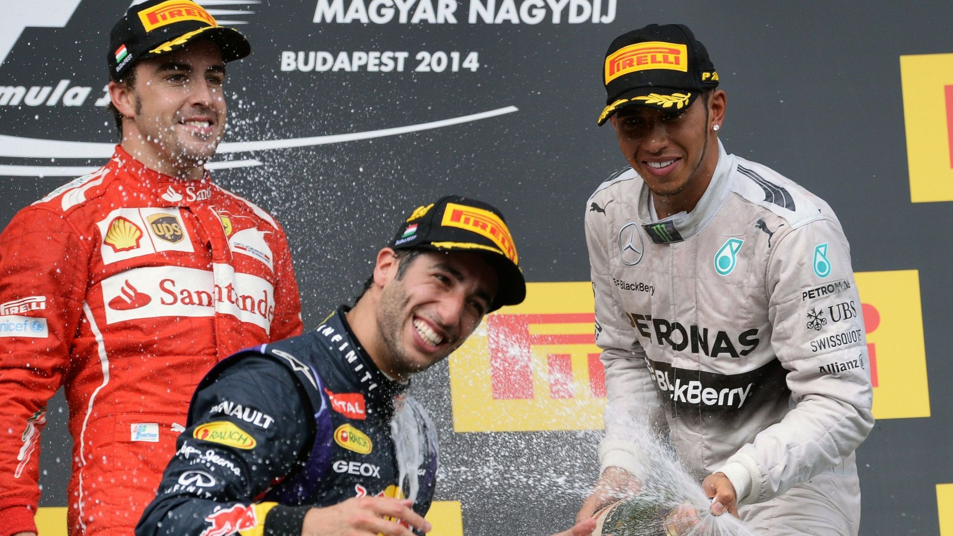 Ricciardo s'impose devant Alonso et les Mercedes dans un beau final
