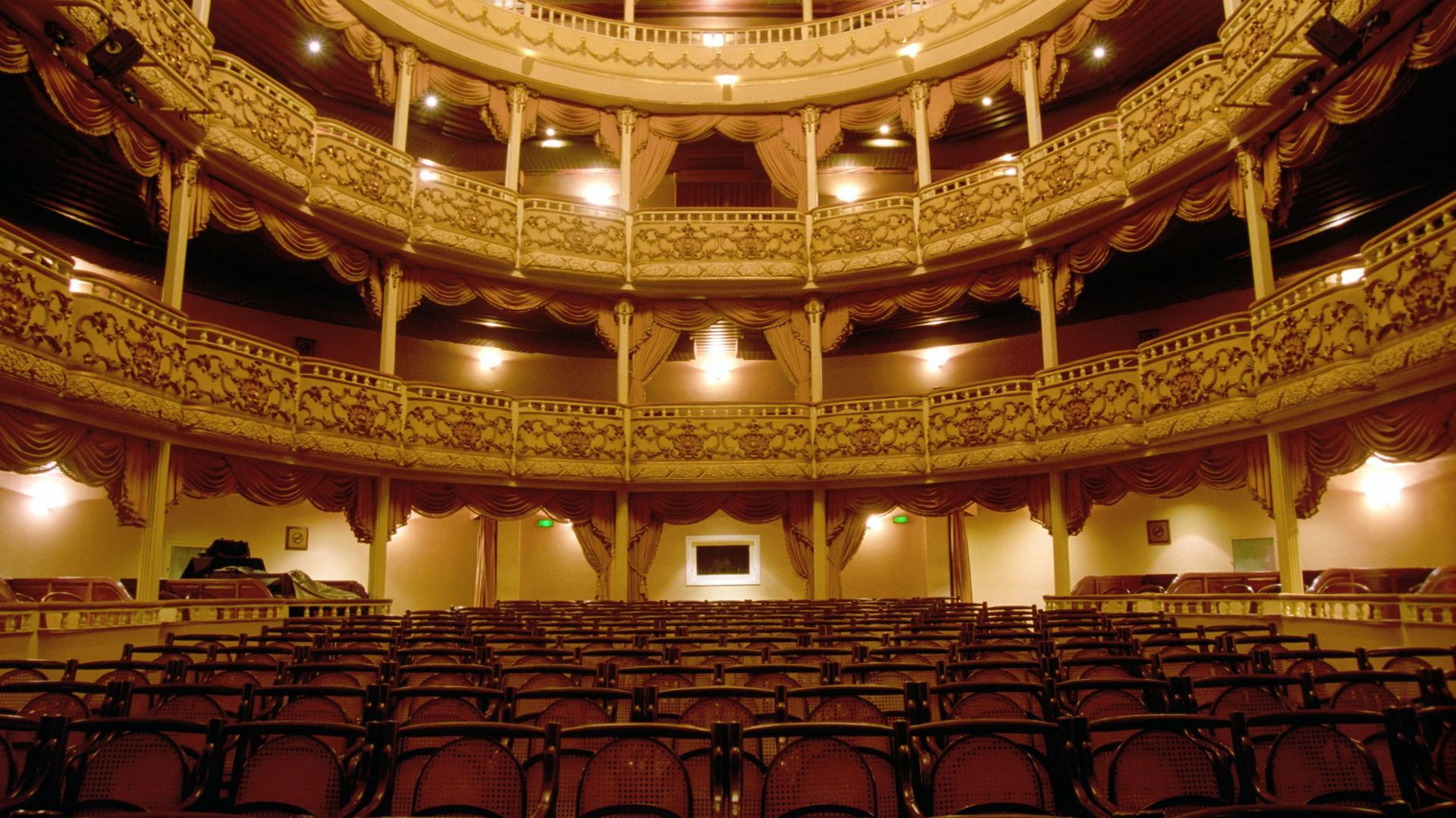 "L'opéra chez soi", c'est ce que proposent quelques unes des grandes maisons d'opéra dont l'opéra de Liège