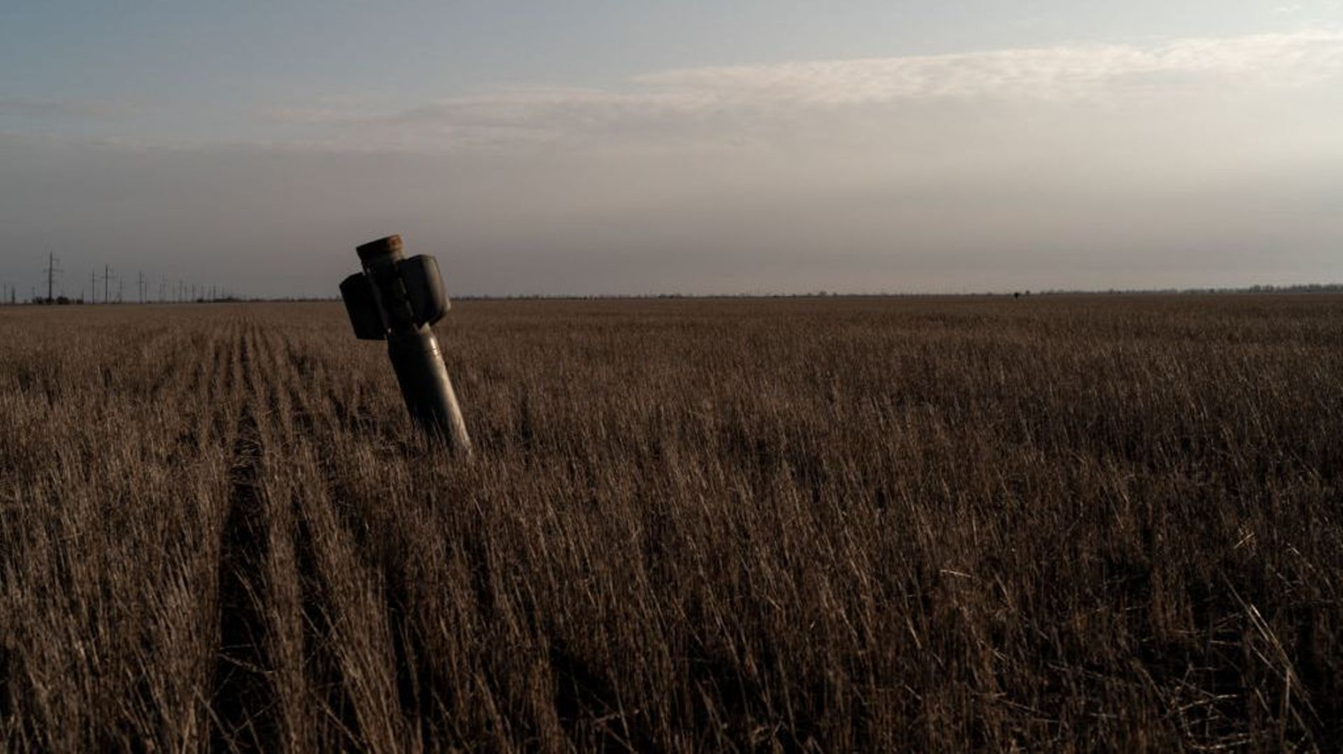 Un missile dans un champ de blé près de Mykolaïv.