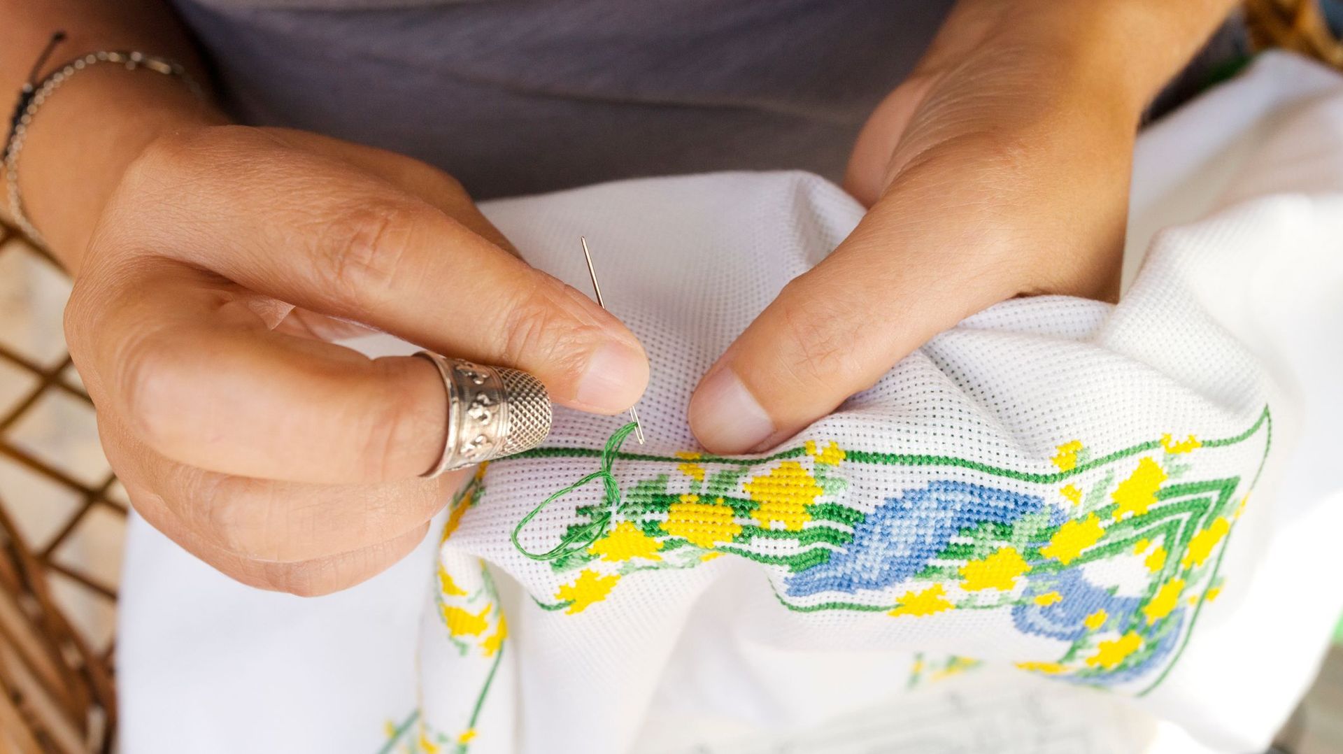 Crochet, broderie, tricot, couture : 5 raisons de se mettre au fait-main.