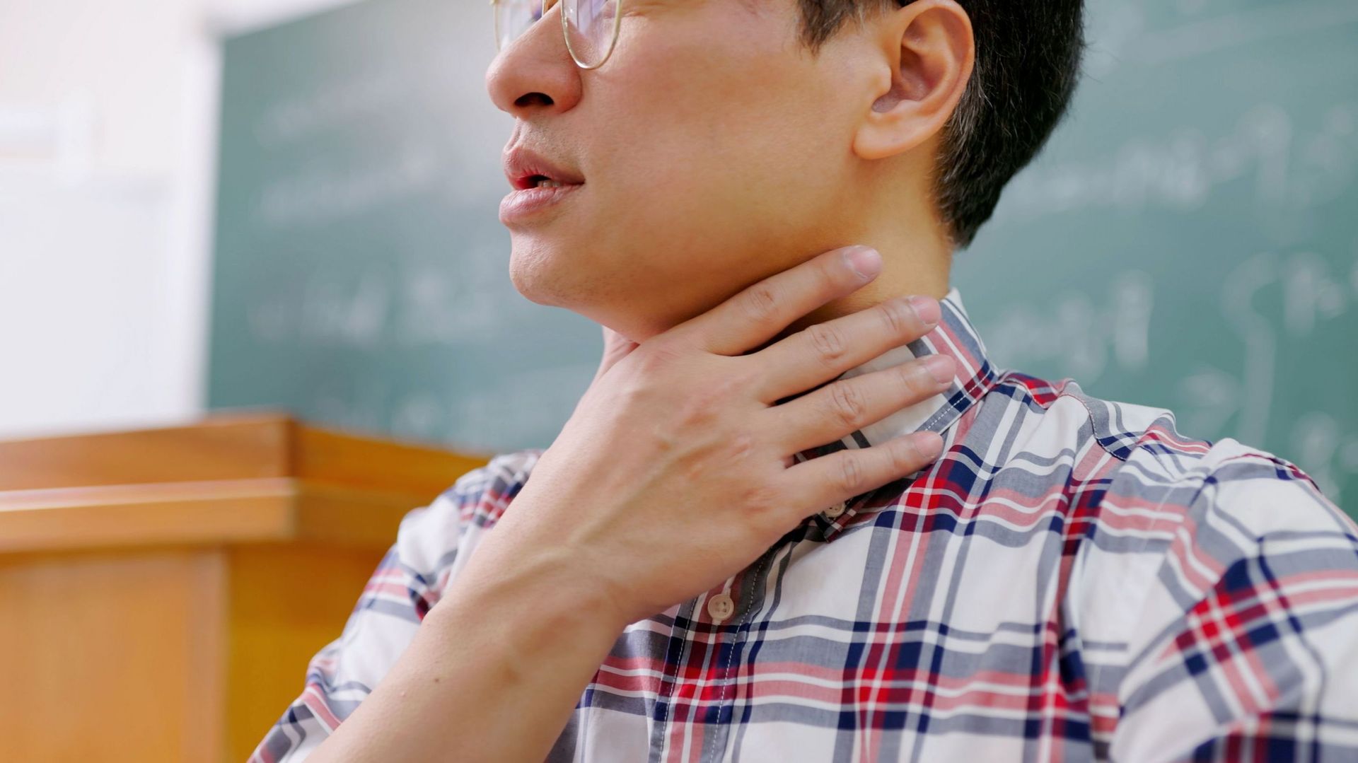 Paralysie des cordes vocales : quelles causes possibles ? - RTBF Actus