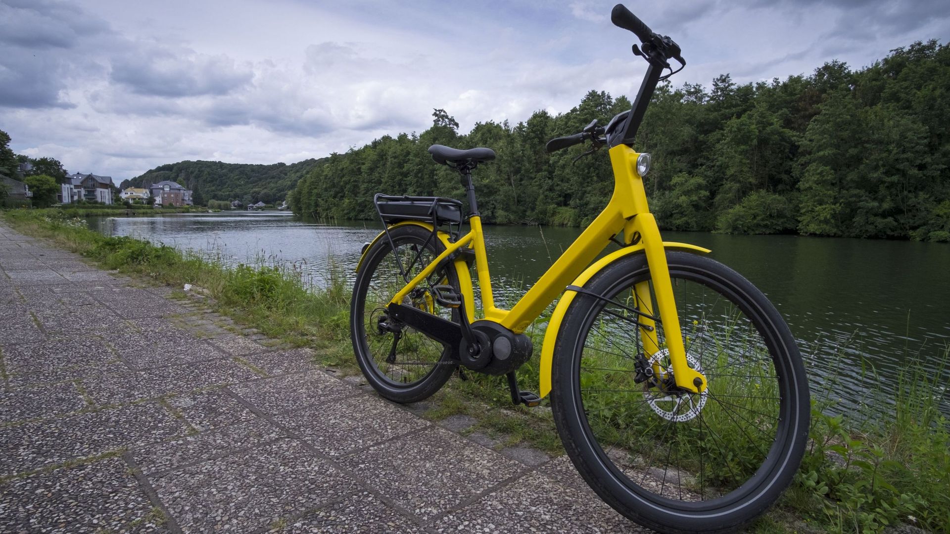 Une balade à vélo normal ou électrique le long de la Meuse près de Dinant