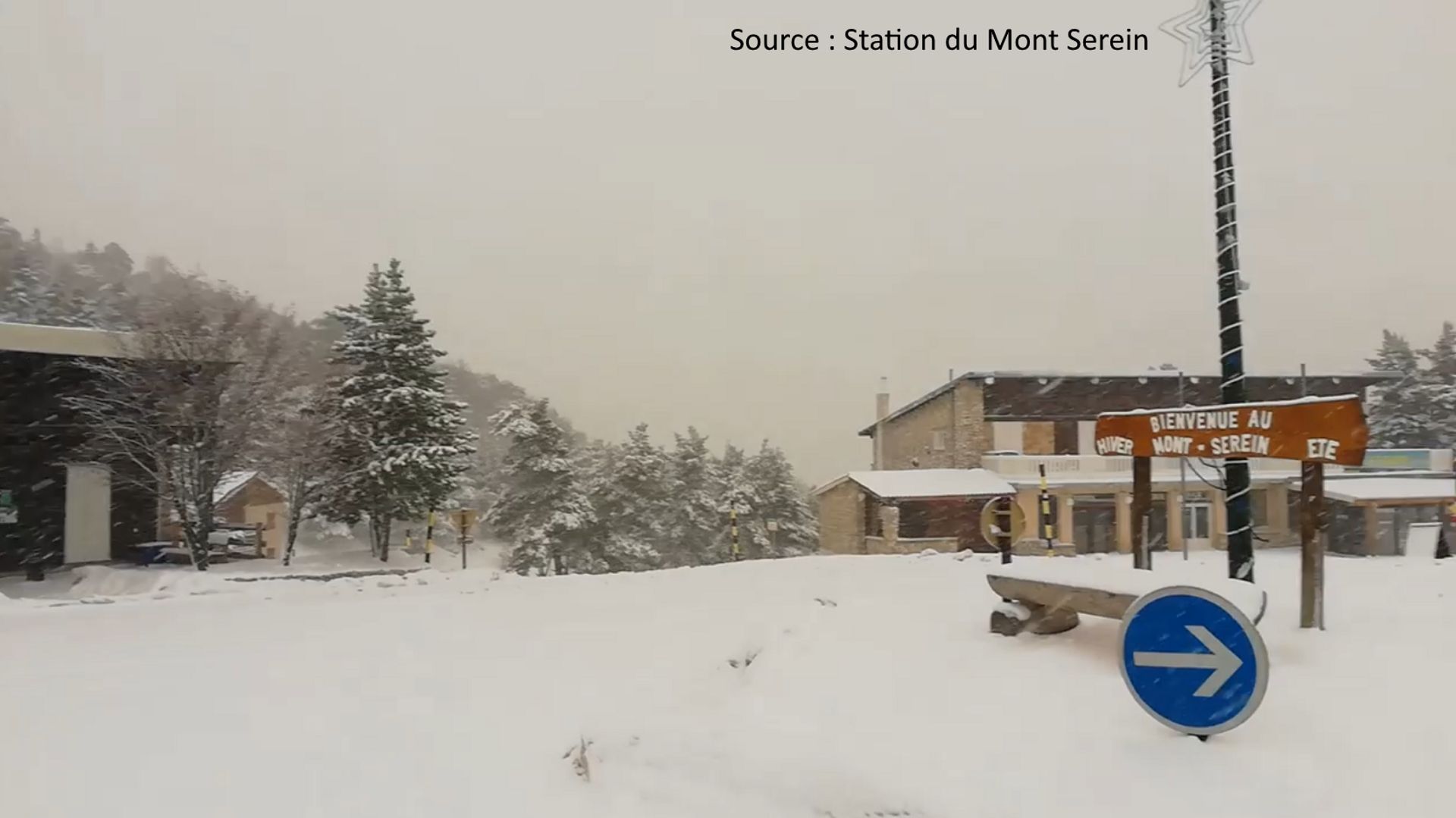 La neige recouvre la station du Mont Serein, inaccessible aux skieurs en raison de l’épidémie de coronavirus.