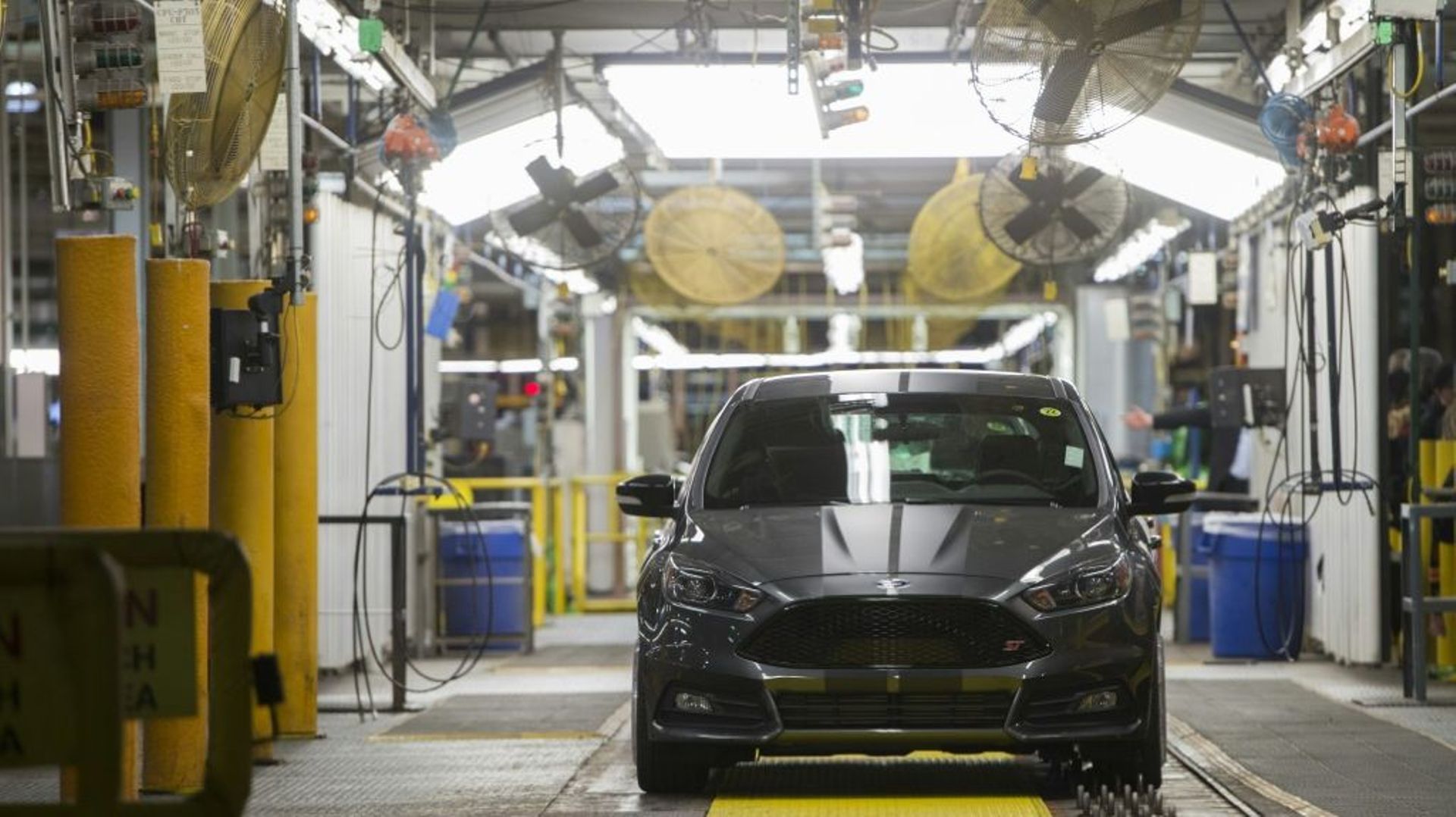 Un modèle de Ford Focus sur une ligne d'assemblage du constructeur automobile américain, à Wayne (Michigan, Etats-Unis) le 7 janvier 2015