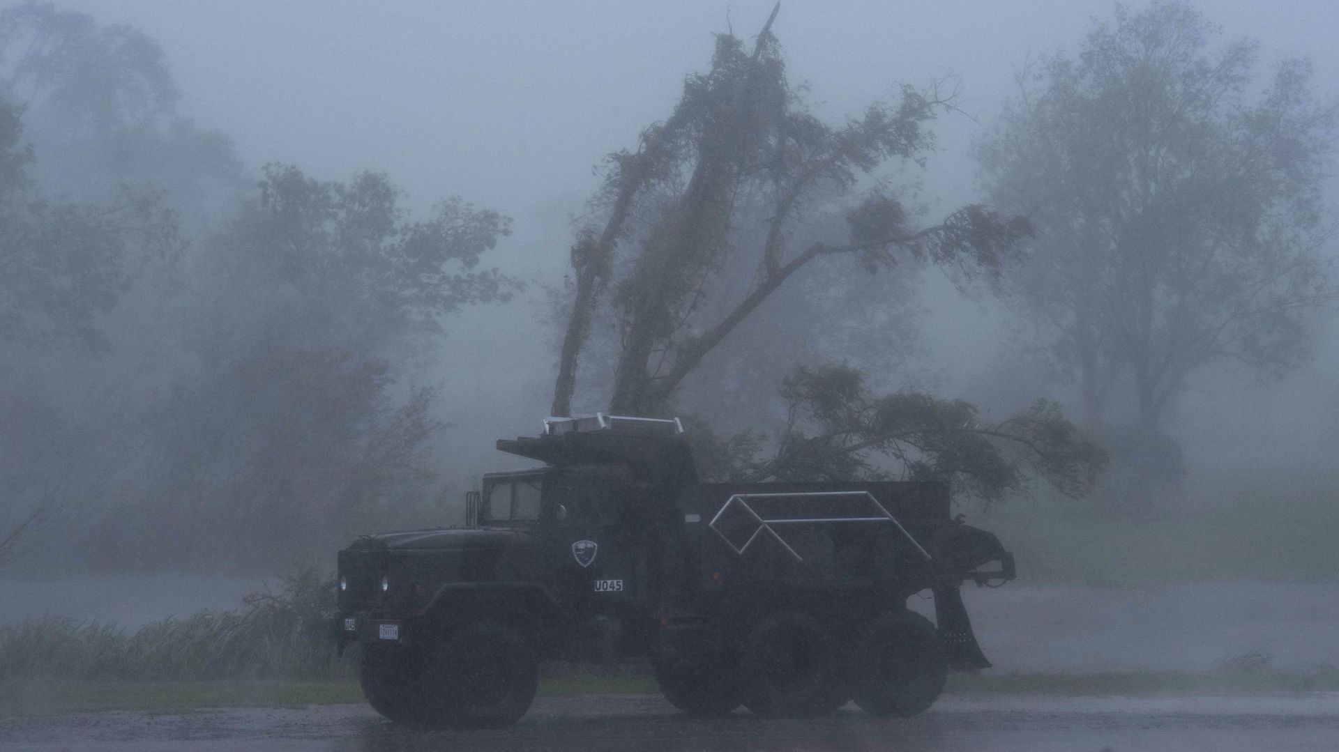 l-ouragan-ida-s-abat-sur-la-louisiane-et-menace-la-nouvelle-orleans-les-autorites-americaines-se-preparent-au-pire