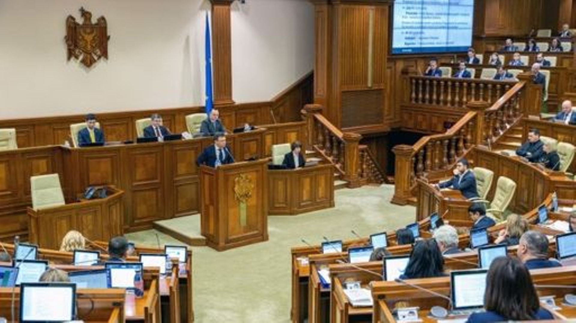 Le nouveau Premier ministre moldave Dorin Recean s'adresse au Parlement moldave lors de son vote d'investissement à Chisinau le 16 février 2023. 