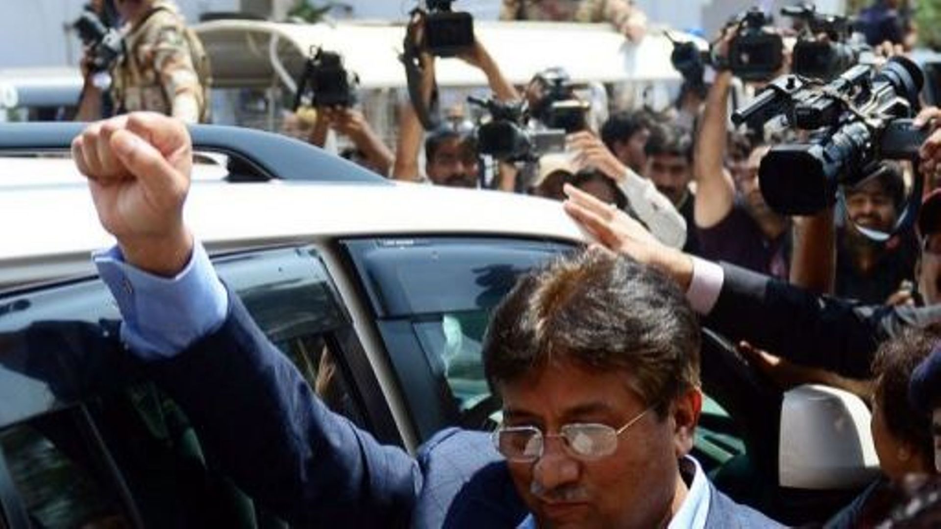 L'ex-président pakistanais Pervez Musharraf devant un tribunal de Karachi, le 29 mars 2013