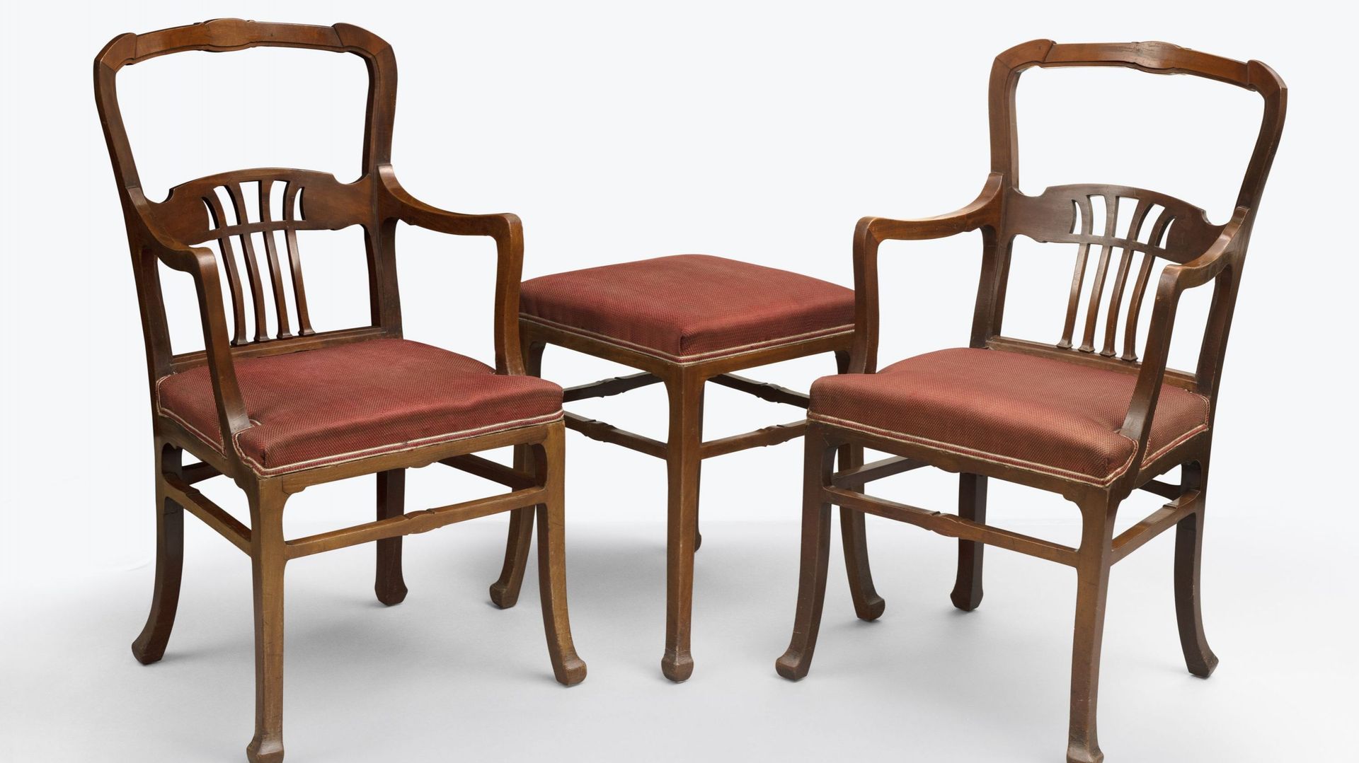 Victor Horta, deux chaises et tabouret du magasin Wolfers