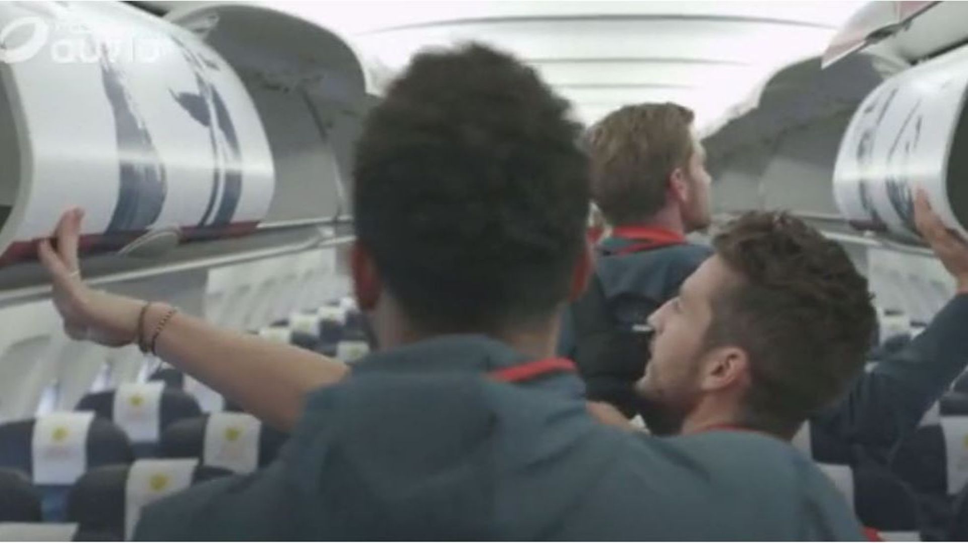 Avion Des Diables Rouges Les Diables découvrent leur avion en route pour Lausanne - RTBF Actus
