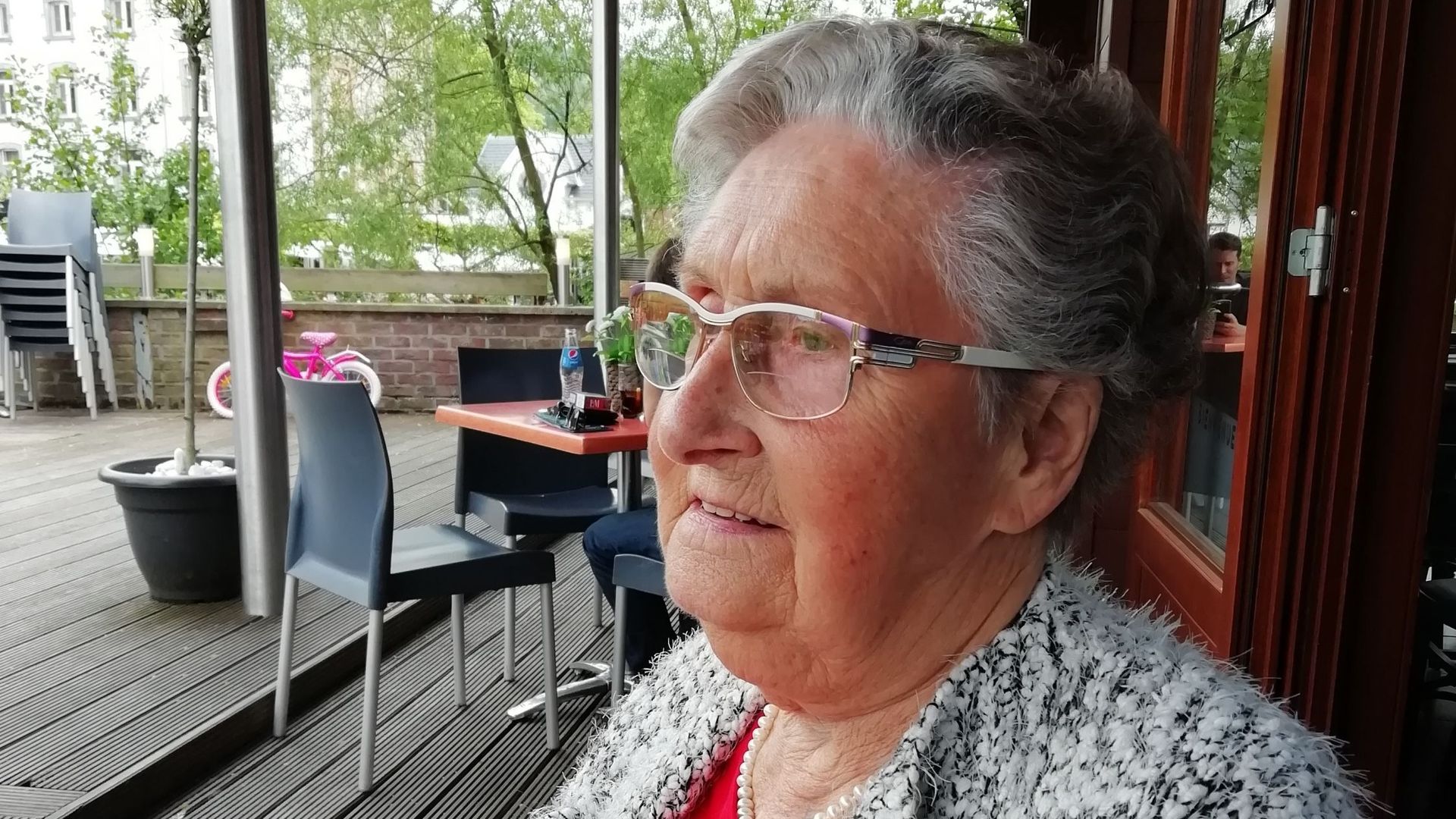 En 44, Lily Pierry avait dû quitter Malmedy avec ses parents en direction de l'Allemagne. Aujourd'hui, Lily est âgée de 92 ans et vit dans le centre de Malmedy.