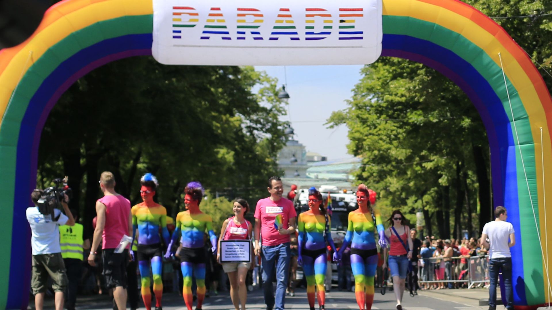 Vietnam Vélos Et Ballons Colorés Pour La Première Gay Pride à Hanoï Rtbf Actus 