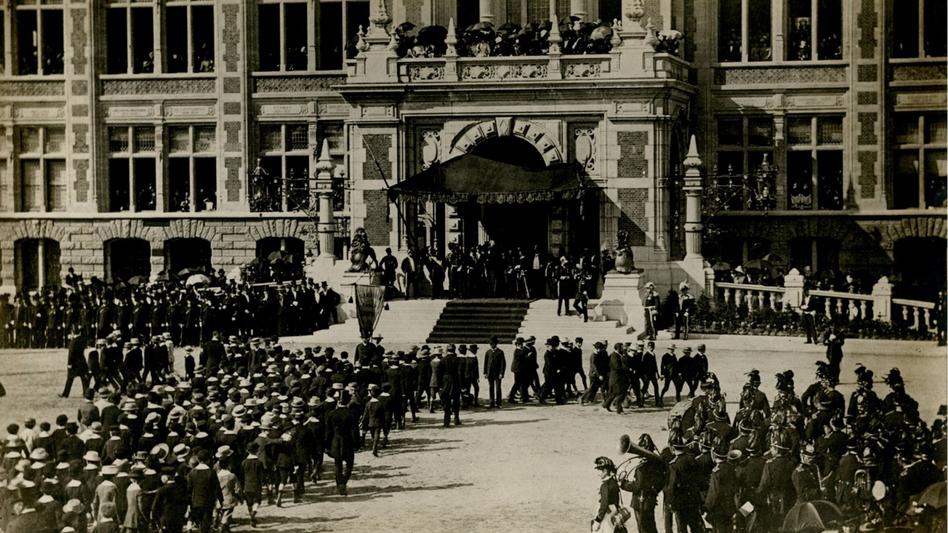 Le 21 juillet 1887 : l’inauguration par le roi Léopold II.