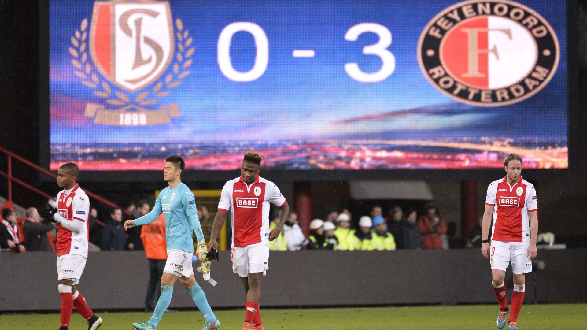 Huit hooligans condamnés après les débordements du match Standard-Feyenoord