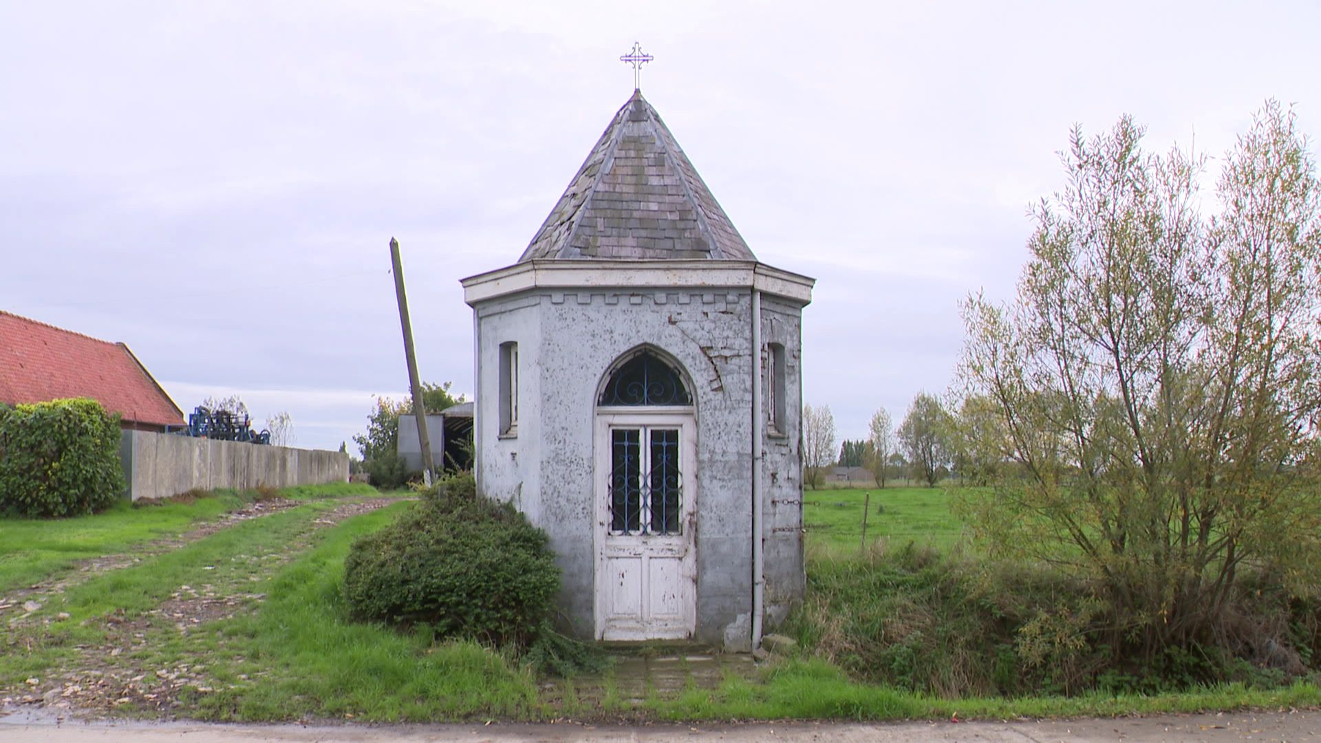 La chapelle construite par les parents Pétillon en action de grâce parce que leurs fils sont rentrés de la Grande Guerre.