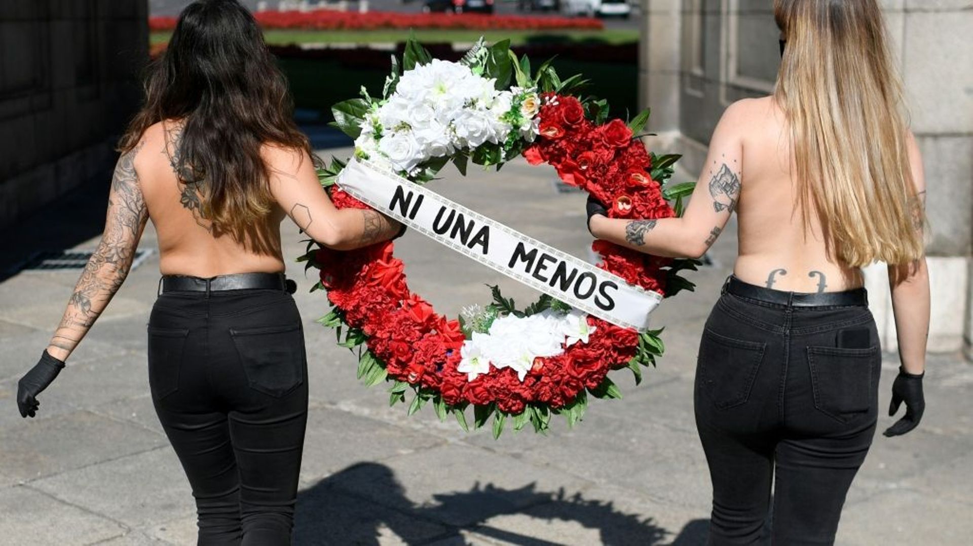 Des militantes des Femen lors d'une manifestation contre les violences conjugales à Puerta de Alcala à Madrid, le 19 juin 2020