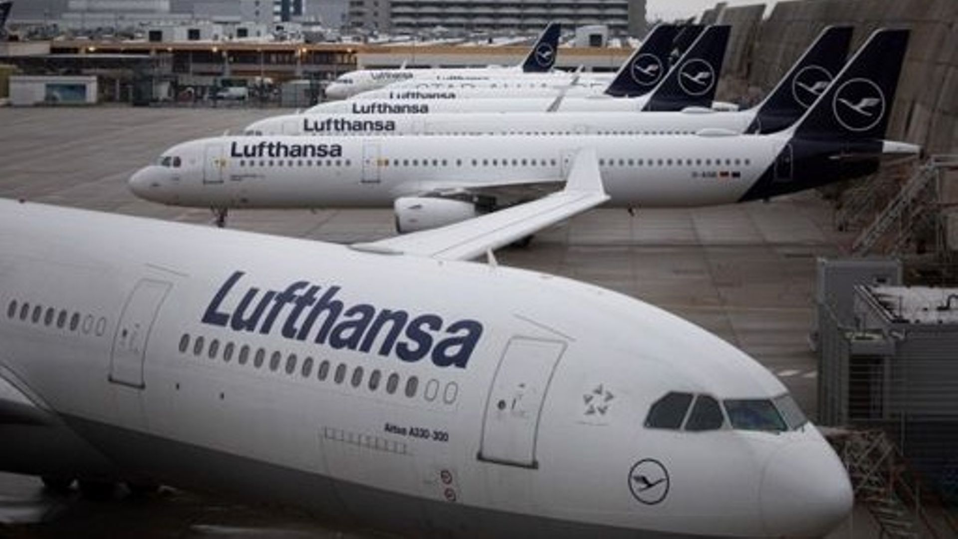 Lufthansa épinglé au Royaume-Uni pour une pub "trompeuse" sur son impact environnemental.
