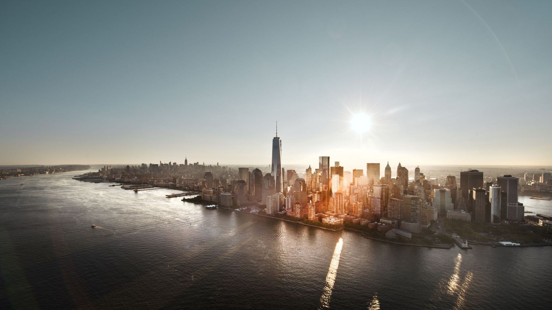 Déjà menacée par la montée des eaux, New York croule sous le poids de ses gratte-ciel.