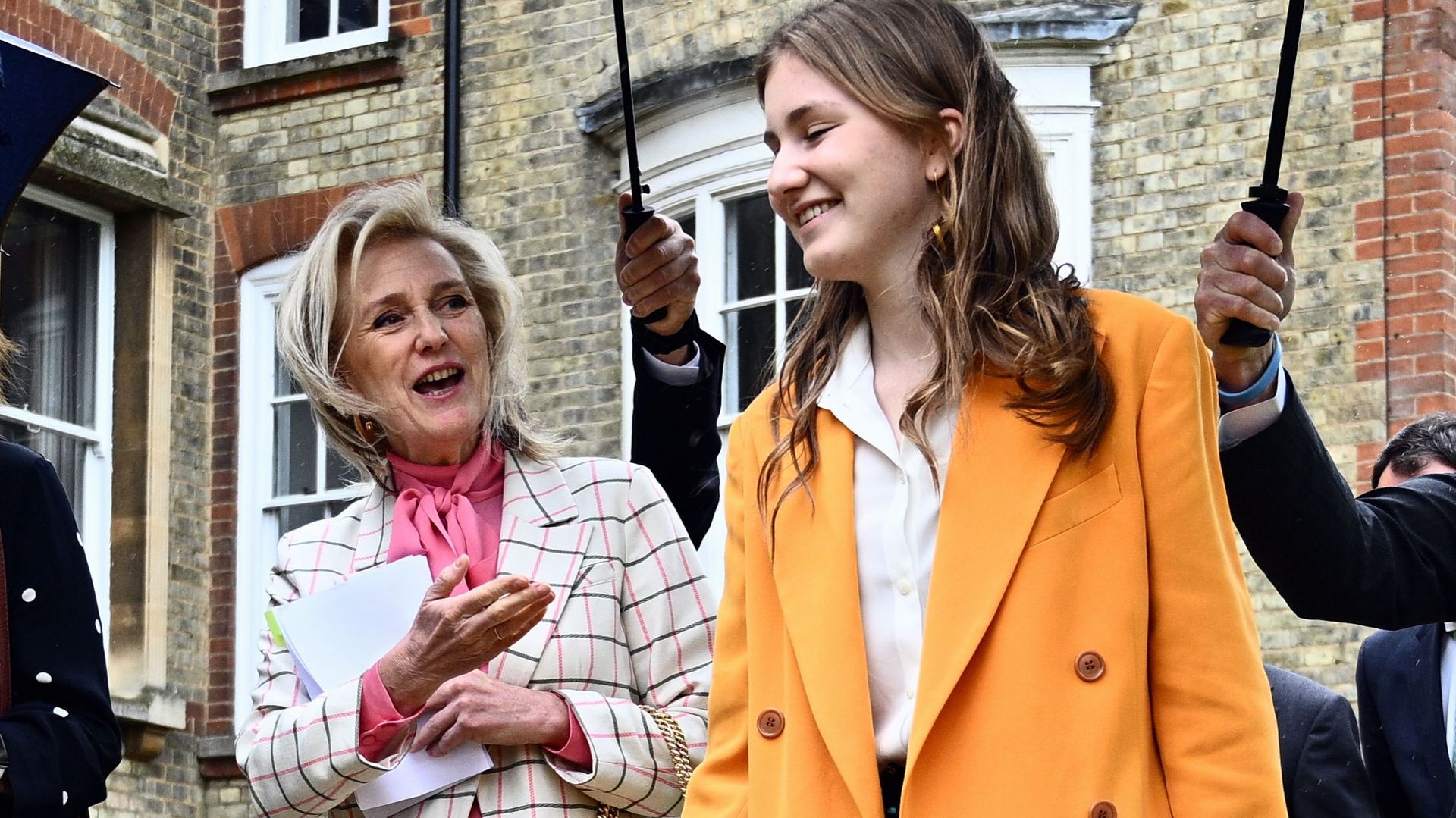 La Princesse Astrid de Belgique et la Princesse héritière Elisabeth photographiées lors d'une visite à l'Université d'Oxford dans le cadre de la mission économique et commerciale au Royaume-Uni.
