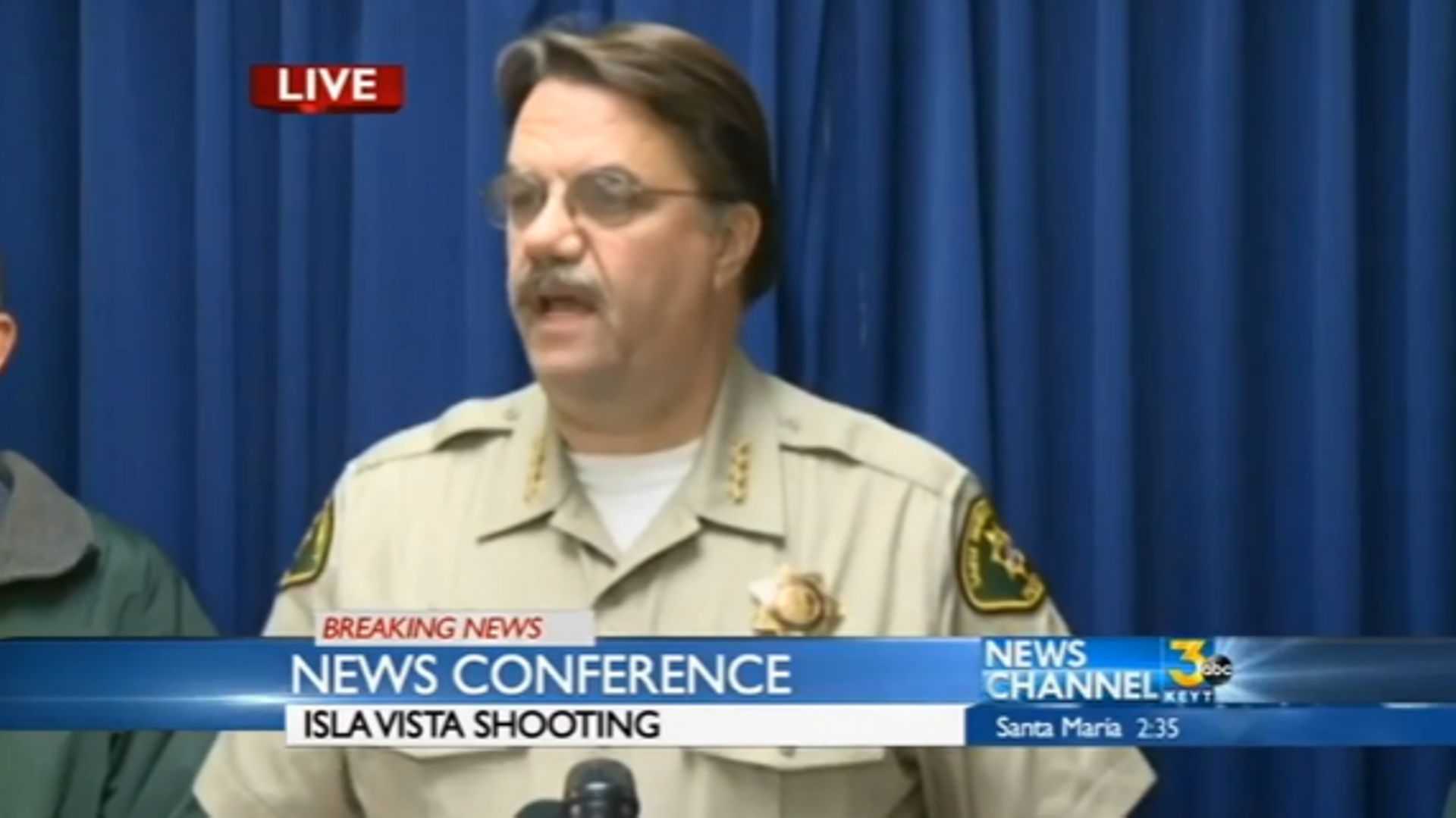 Le sheriff Bill Brown annonce la mort de 7 personnes dans la fusillade de Isla Vista